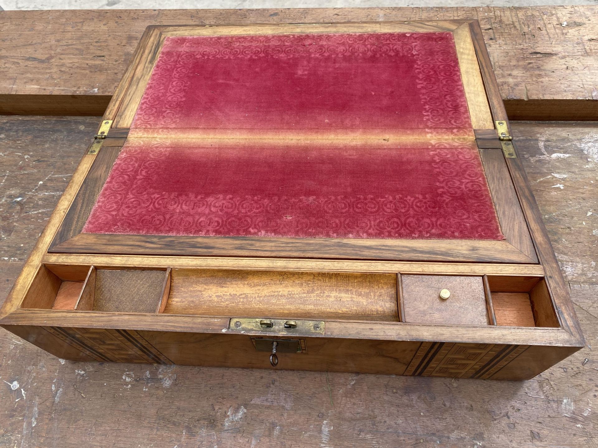 AN INLAID WALNUT WRITING SLOPE WITH RED BLAZE INTERIOR AND SECRET DRAWERS - Image 3 of 11