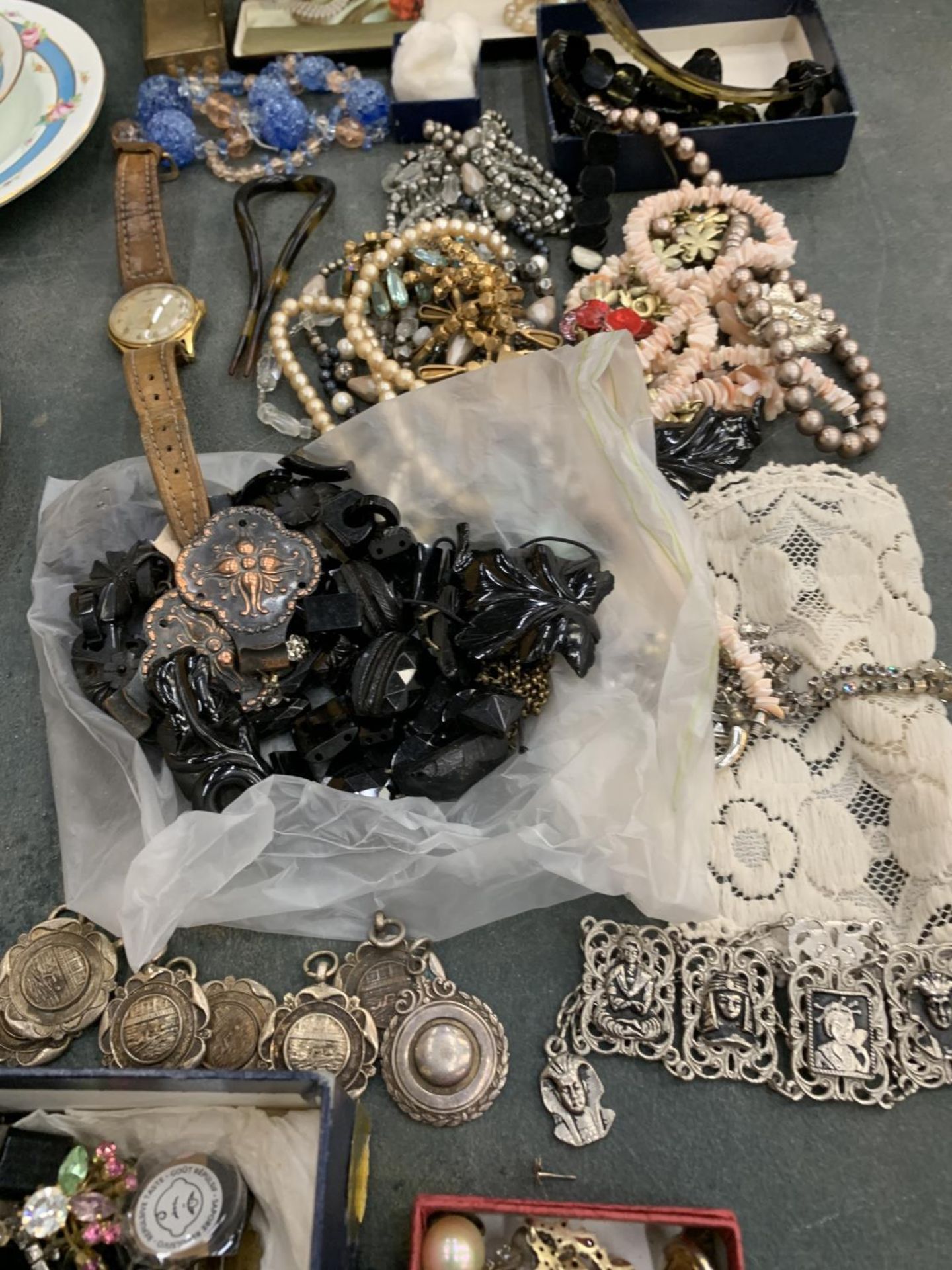 VARIOUS ITEMS OF COSTUME JEWELLERY - Image 2 of 3