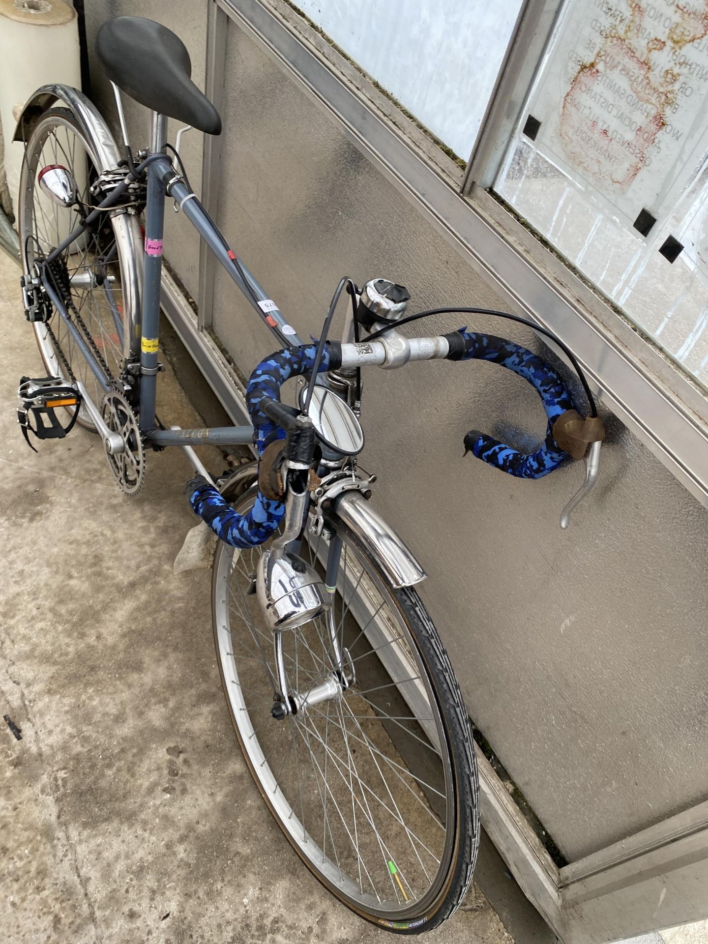 A FALCON GENTS BIKE WITH 8 SPEED SHIMANO GEAR SYSTEM - Image 4 of 4