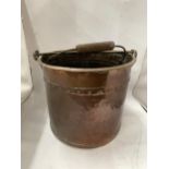 A LARGE VINTAGE COPPER MILK BUCKET / PAIL WITH INNER LINER