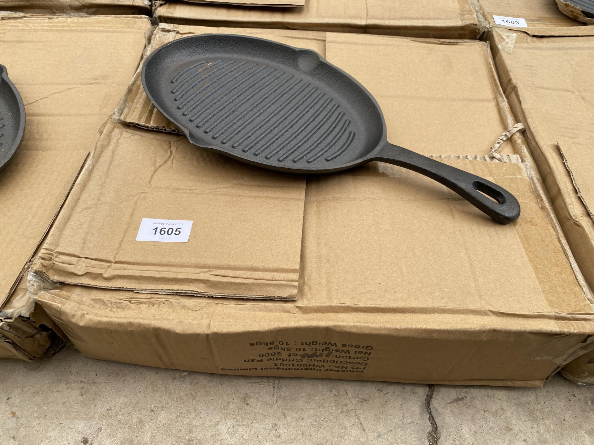 APPROXIMATELY TEN CAST IRON SKILLET PANS