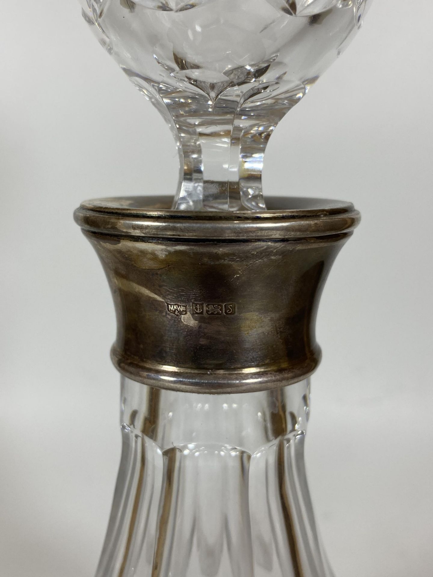 A CUT GLASS SHIPS DECANTER WITH MAPPIN & WEBB HALLMARKED SILVER COLLAR, HALLMARKS FOR BIRMINGHAM - Image 2 of 3