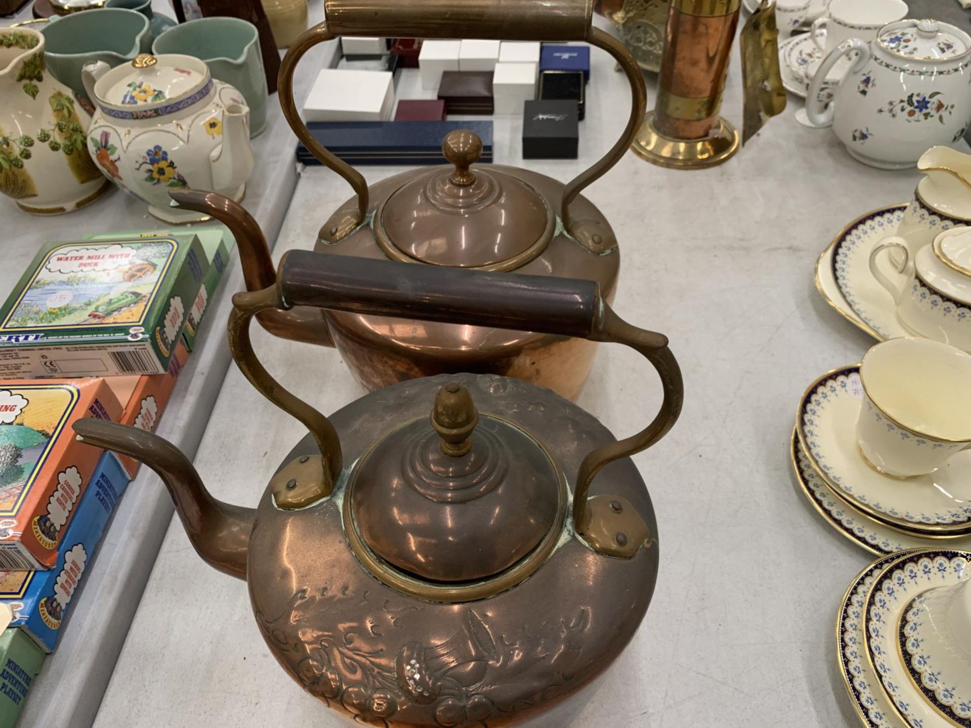 THREE COPPER KETTLES,AN EPNS TEAPOT AND A BARREL SHAPED WOODEN ICE BUCKET - Image 3 of 3