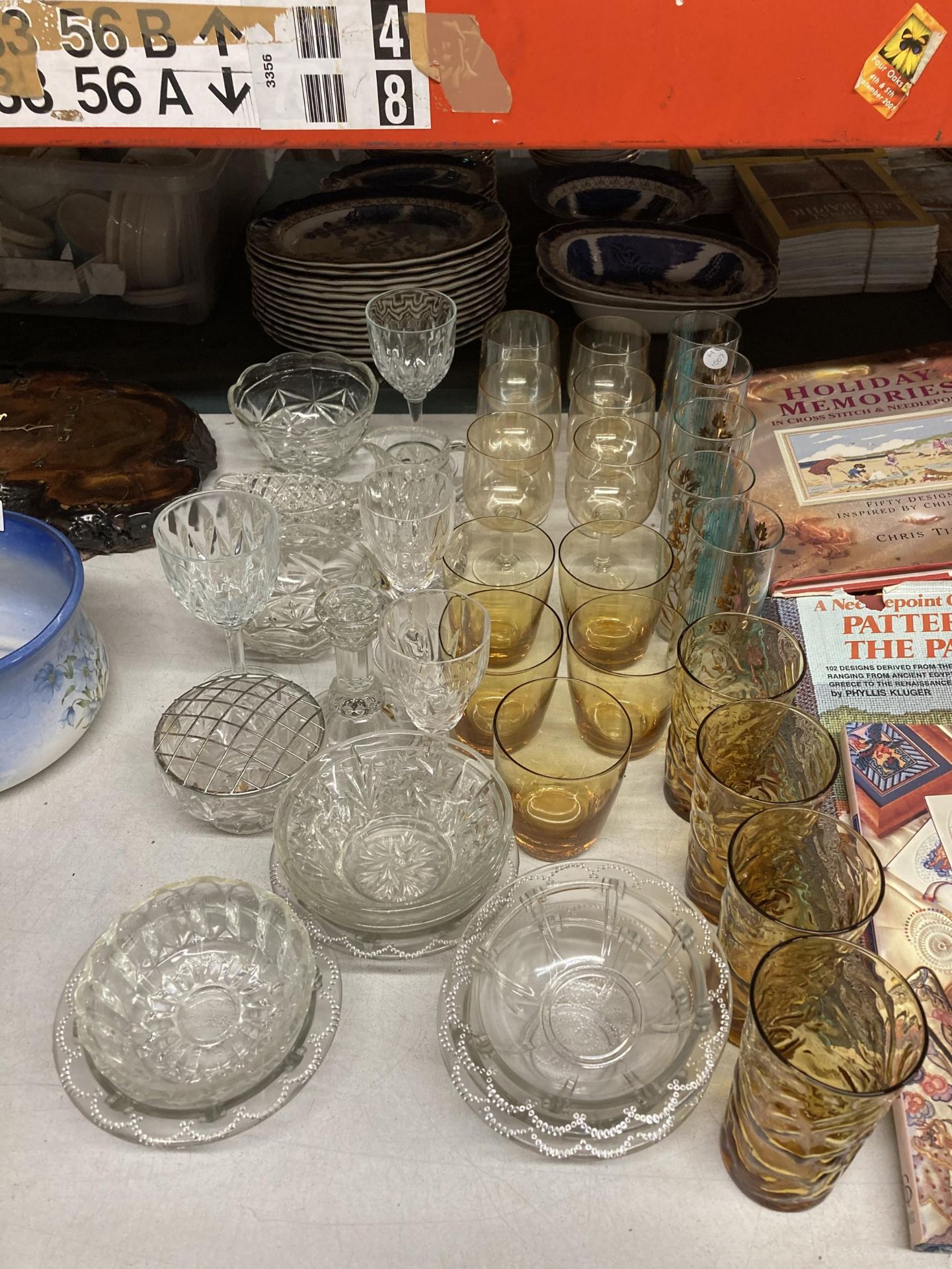 A LARGE QUANTITY OF GLASSWARE TO INCLUDE TUMBLERS, DISHES, JUGS, ETC