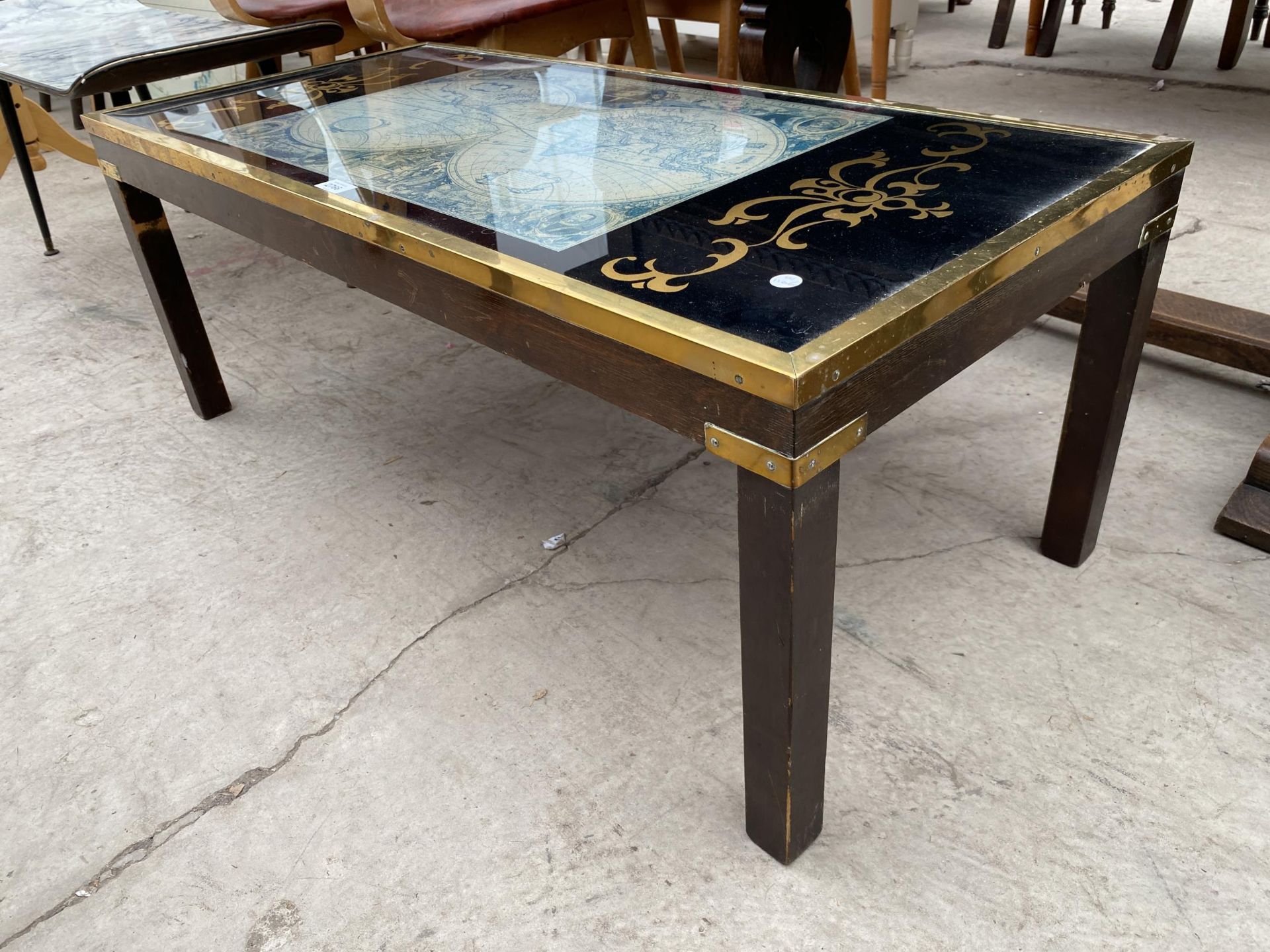 A COFFEE TABLE WITH BRASS TRIM ENCLOSING VINTAGE STYLE WORLD MAP 41" x 19" - Image 2 of 3