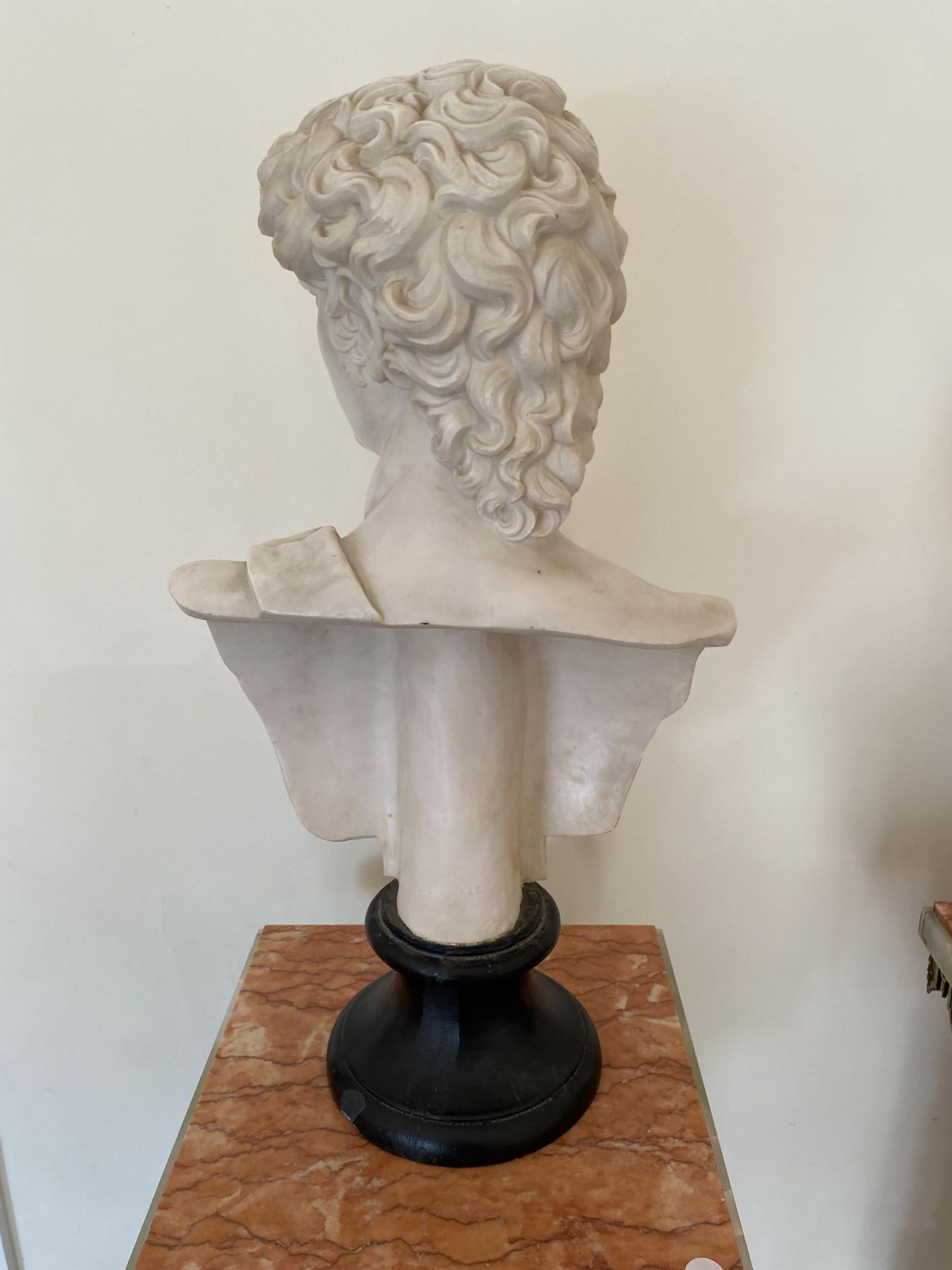 AN ITALIAN MARBLE EFFECT RESIN BUST OF DAVID, HEIGHT 52CM - Image 5 of 6