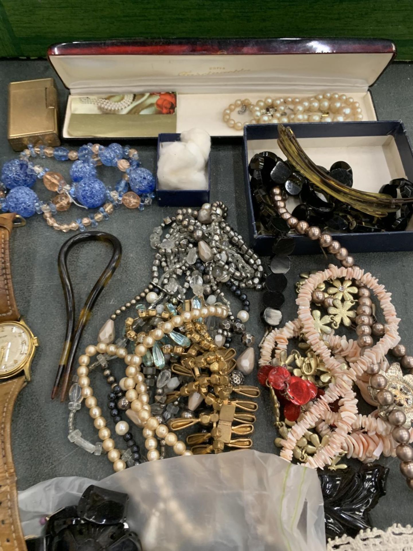 VARIOUS ITEMS OF COSTUME JEWELLERY - Image 3 of 3