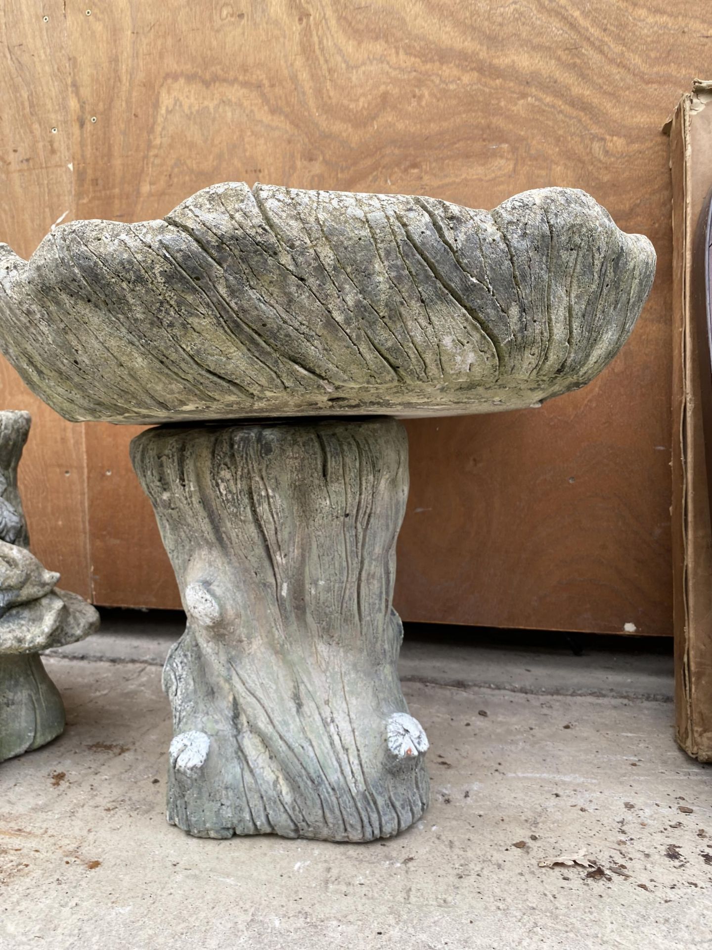 A LARGE RECONSTITUTED STONE BIRD BATH WITH PEDESTAL BASE - Image 2 of 4