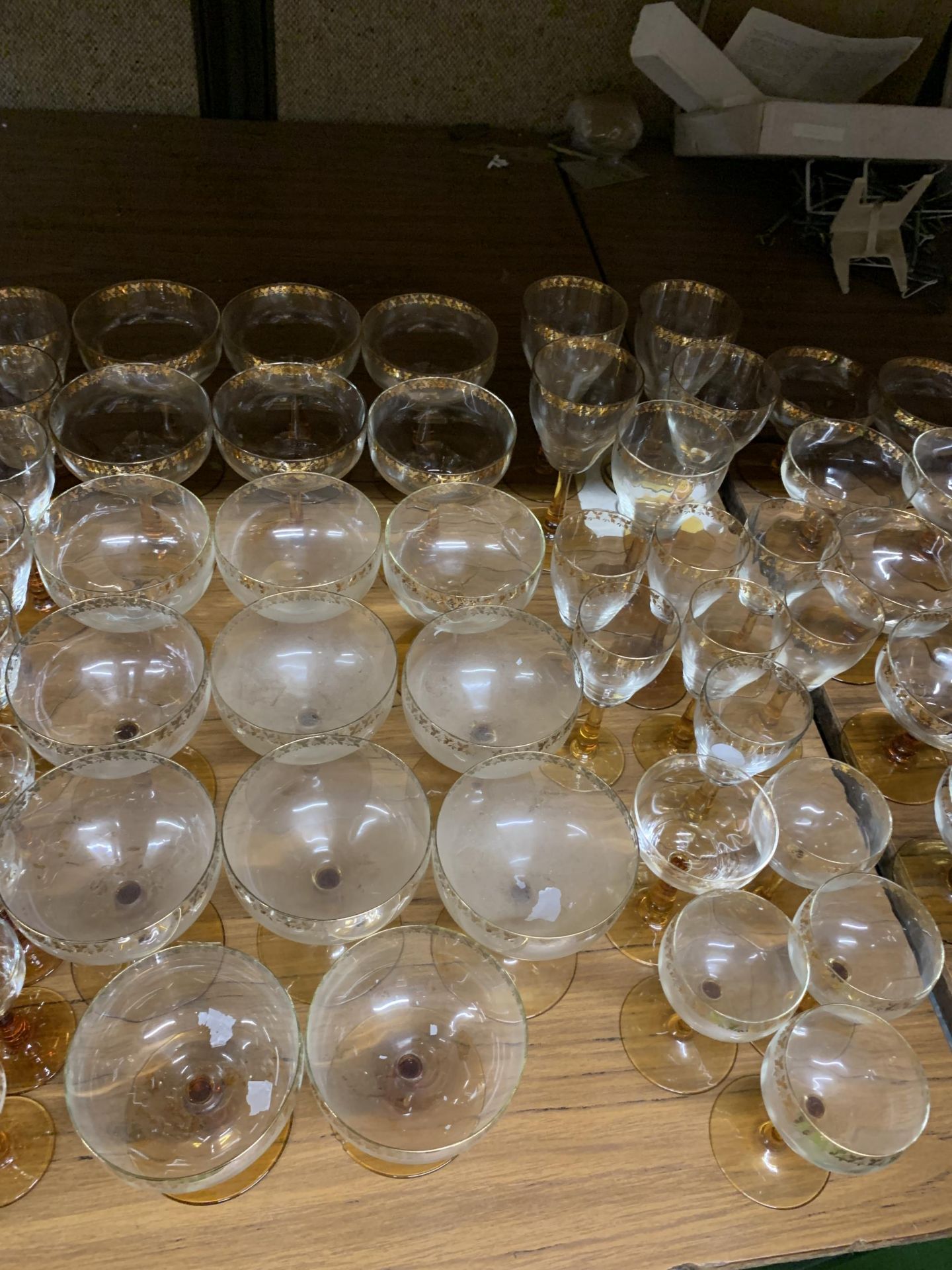 A VERY LARGE QUANTITY OF GLASSWARE TO INCLUDE SHERRY GLASSES, PORT GLASSES, CHAMPAGNE, ETC., - Image 4 of 8