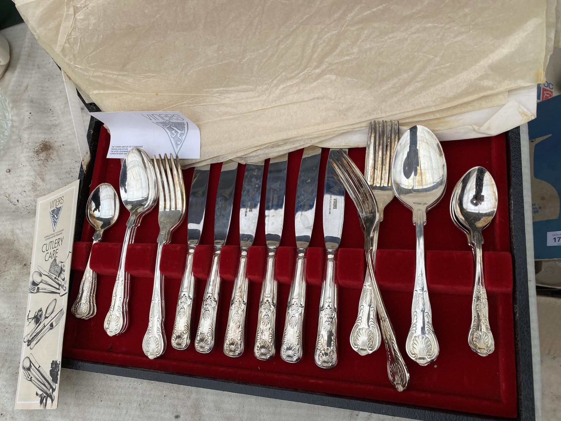 A BELIEVED COMPLETE VINERS 24 PIECE CANTEEN OF CUTLERY - Image 3 of 3