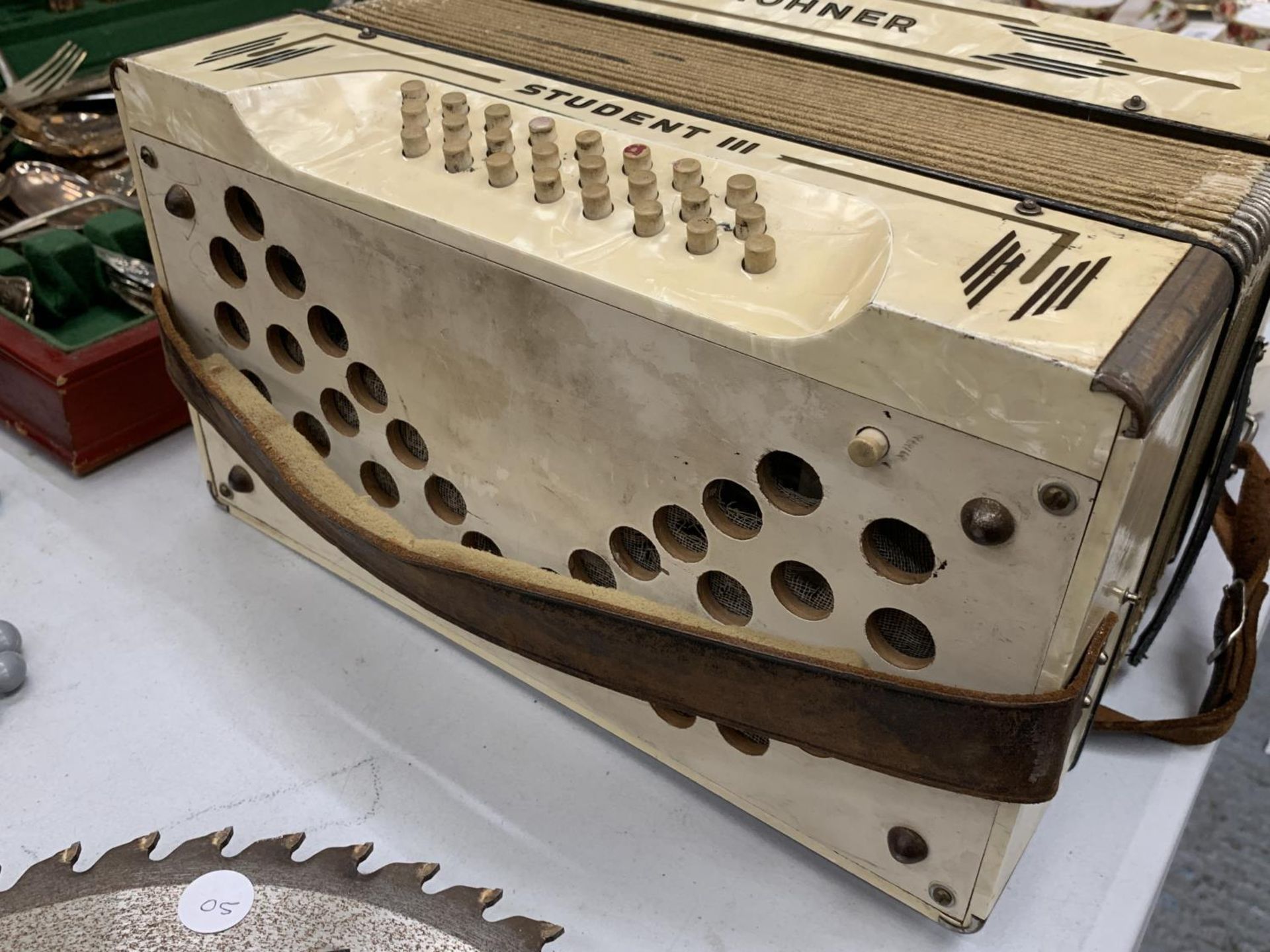 A HOHNER STUDENT III ACCORDIAN - Image 4 of 4