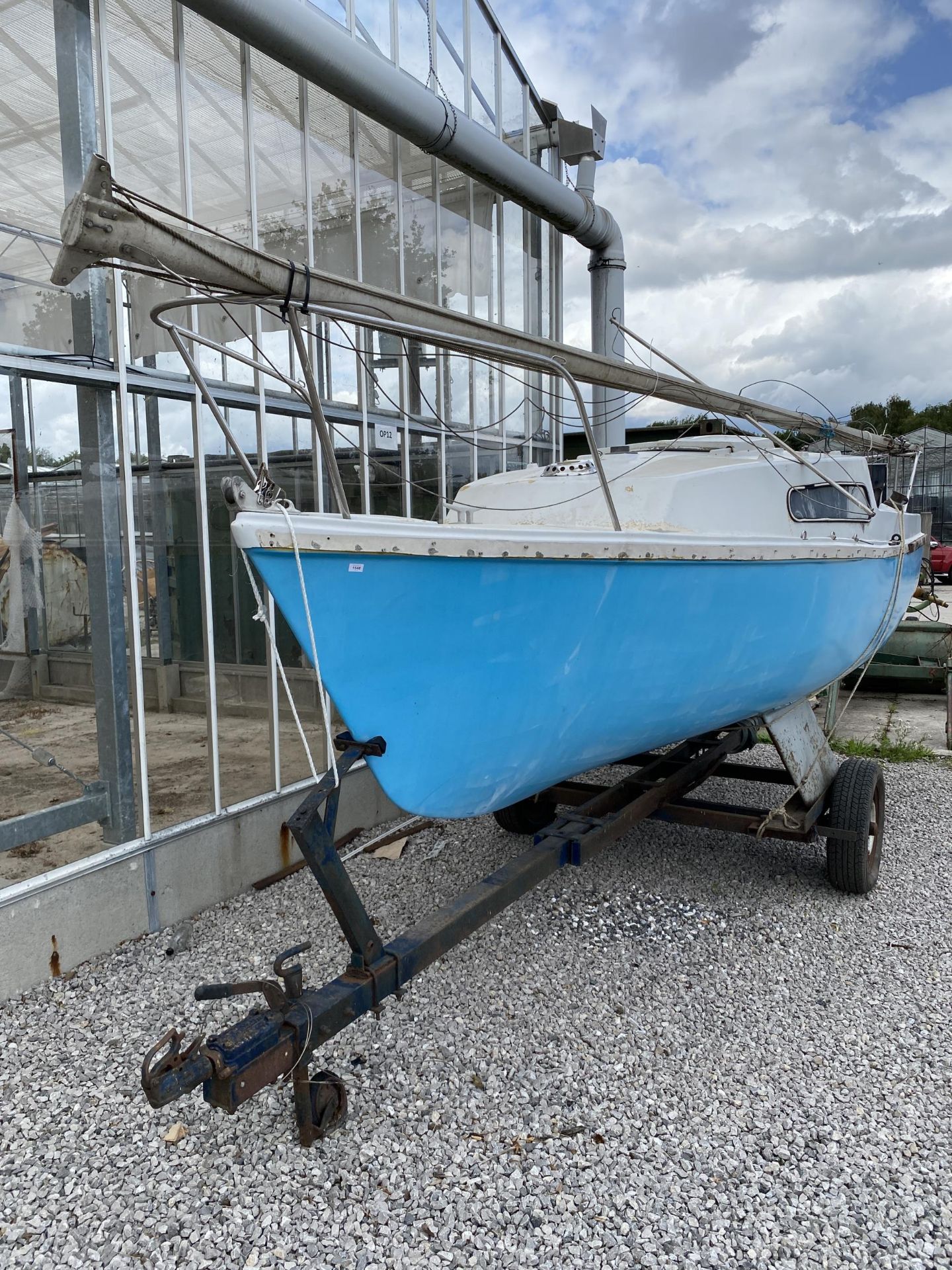 A FOXCUB 18 TWIN KEEL SAILBOAT WITH LAUNCHING TRAILER (NOT ROAD WORTHY) DRY STORED FOR THE LAST 8 - Image 3 of 13