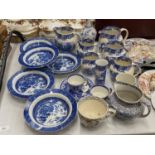 A LARGE QUANTITY OF VINTAGE BLUE AND WHITE POTTERY TO INCLUDE JUGS, BOWLS, CUPS, ETC