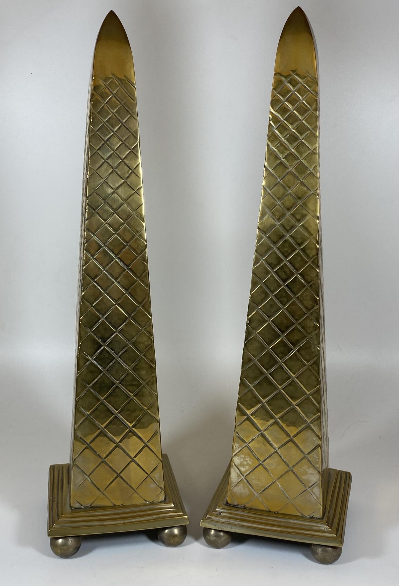 A PAIR OF HEAVY SOLID BRASS TALL OBELISK COLUMNS, HEIGHT 44CM