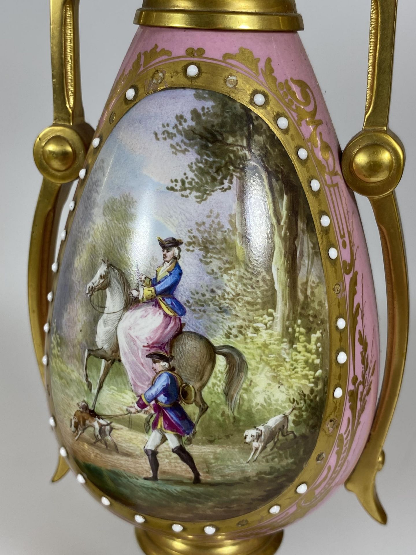 A PAIR OF FRENCH 19TH CENTURY, POSSIBLY SEVRES, PINK PORCELAIN AND BRASS GARNITURE VASES WITH HAND - Image 4 of 9