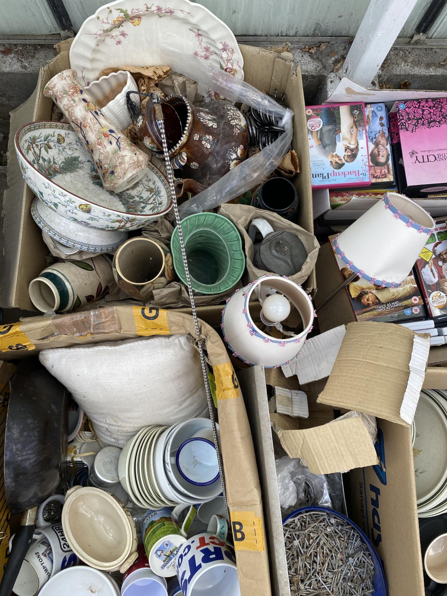 AN ASSORTMENT OF HOUSEHOLD CLEARANCE ITEMS TO INCLUDE CERAMICS AND DVDS ETC - Image 2 of 3