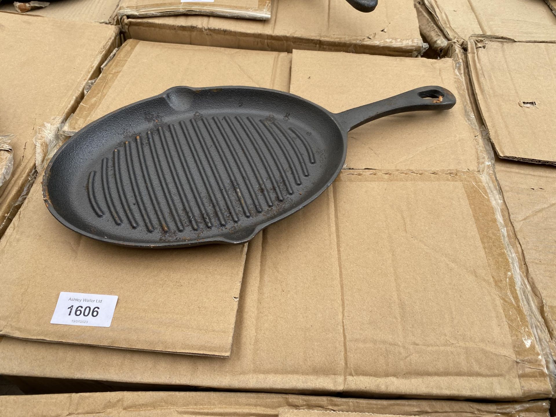 APPROXIMATELY TEN CAST IRON SKILLET PANS