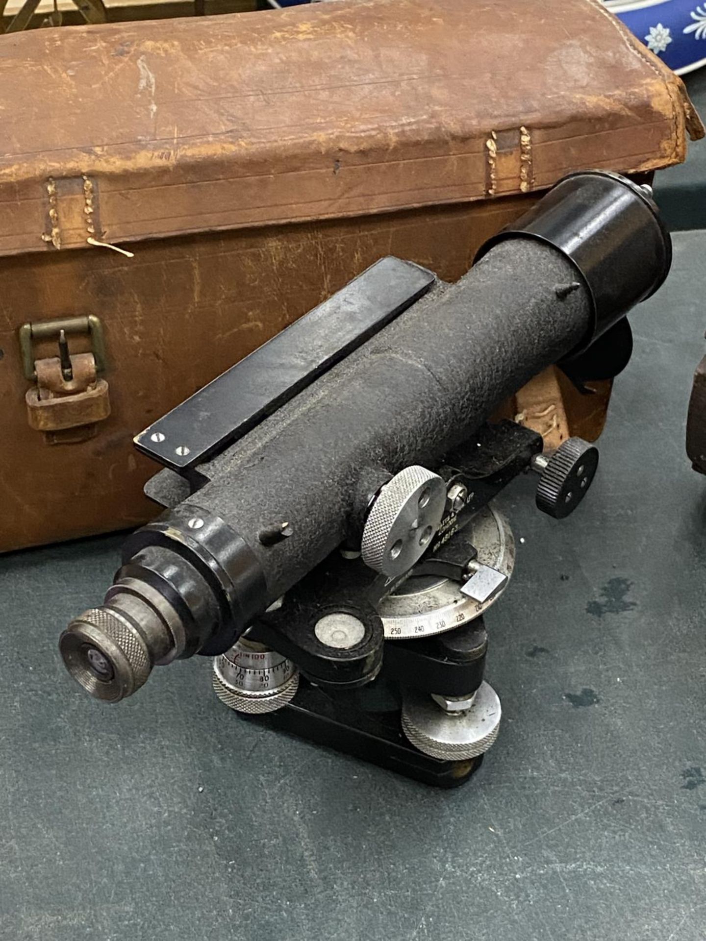 A THEODOLITE BY E.R. WATTS & SON IN LEATHER CASE - SERIAL NUMBER 48183 - Image 3 of 3