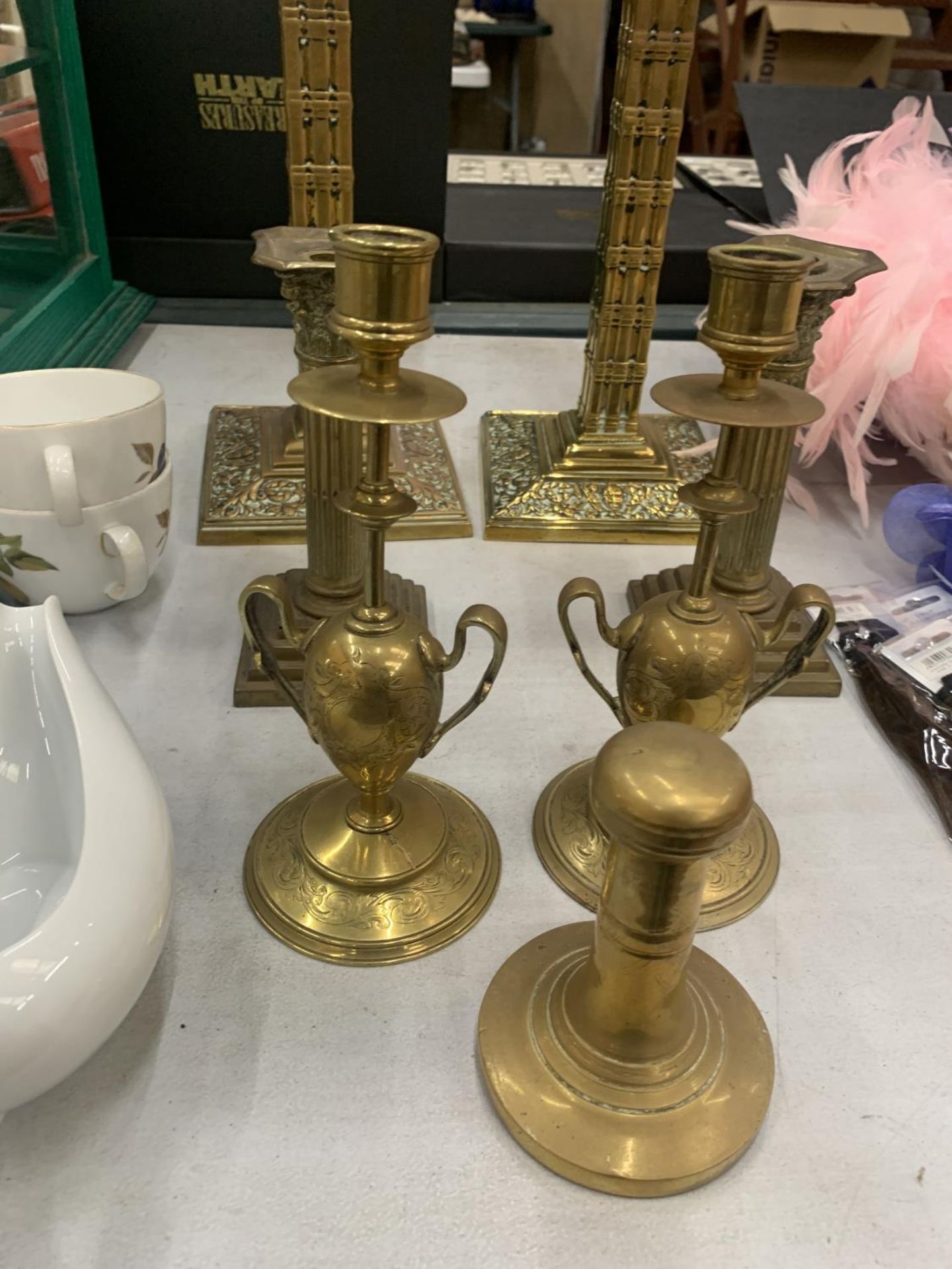 A QUANTITY OF BRASSWARE TO INCLUDE A PAIR OF HEAVY CANDLESTICKS WITH EMBOSSED DECORATION, A PAIR - Image 2 of 3