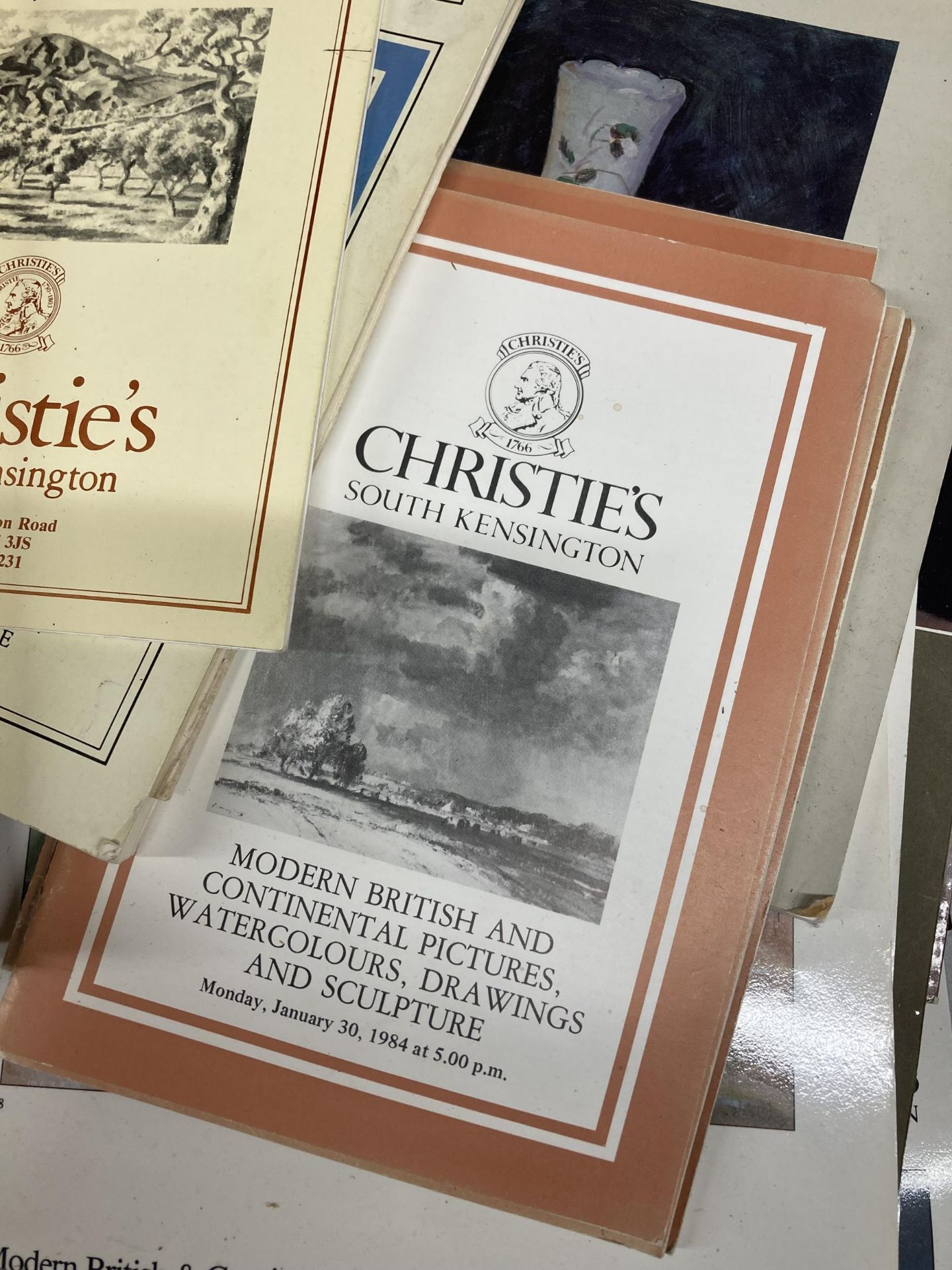 A LARGE AMOUNT OF VINTAGE AUCTION CATALOGUES TO INCLUDE CHRISTIES, SOTHEBY'S, ETC - Image 2 of 5