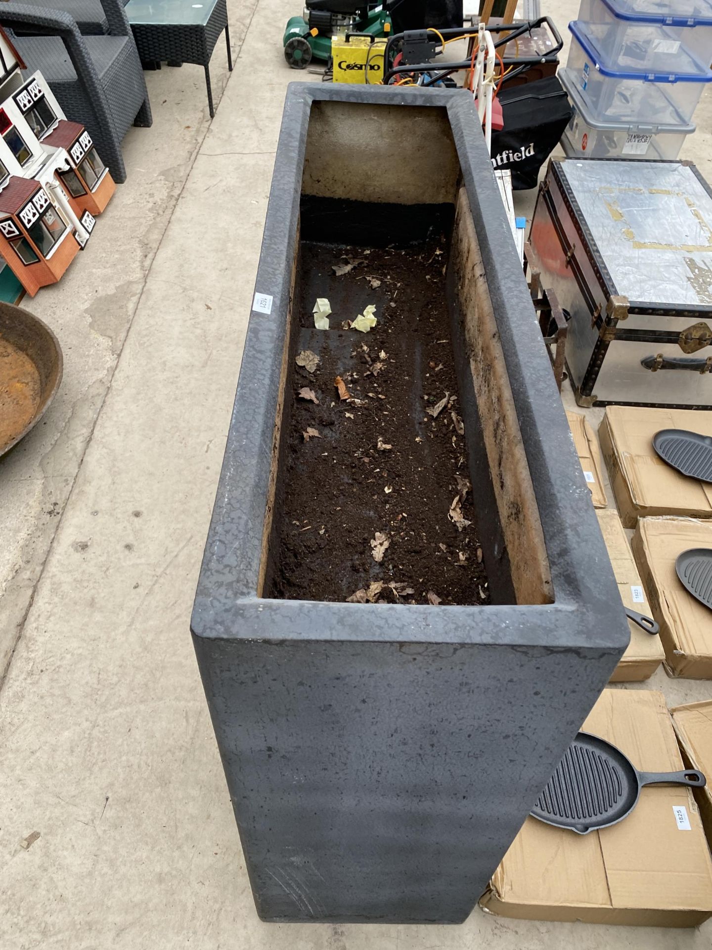 A TALL BLACK FIBRE GLASS TROUGH PLANTER (H:90CM L:120CM D:35CM) - Image 2 of 2