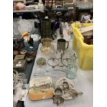 A MIXED LOT TO INCLUDE A GLASSWARE VILLEROY AND BOCH BOWL, OTHER GLASSWARE, CERAMICS, ETC