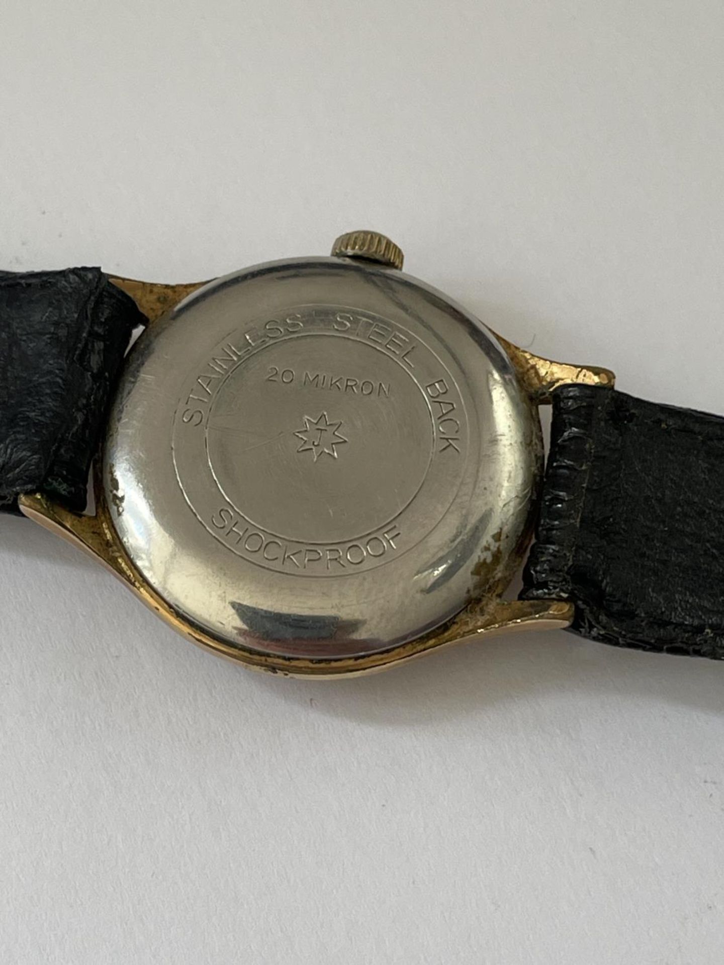 A 1960'S JUNGHANS 16 JEWEL WRIST WATCH WITH SUB DIAL AND BLACK LEATHER STRAP. SEEN WORKING BUT NO - Bild 3 aus 3