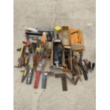 AN ASSORTMENT OF TOOLS TO INCLUDE A BOSCH ANGLE GRINDER, FILES AND SET SQUARES ETC