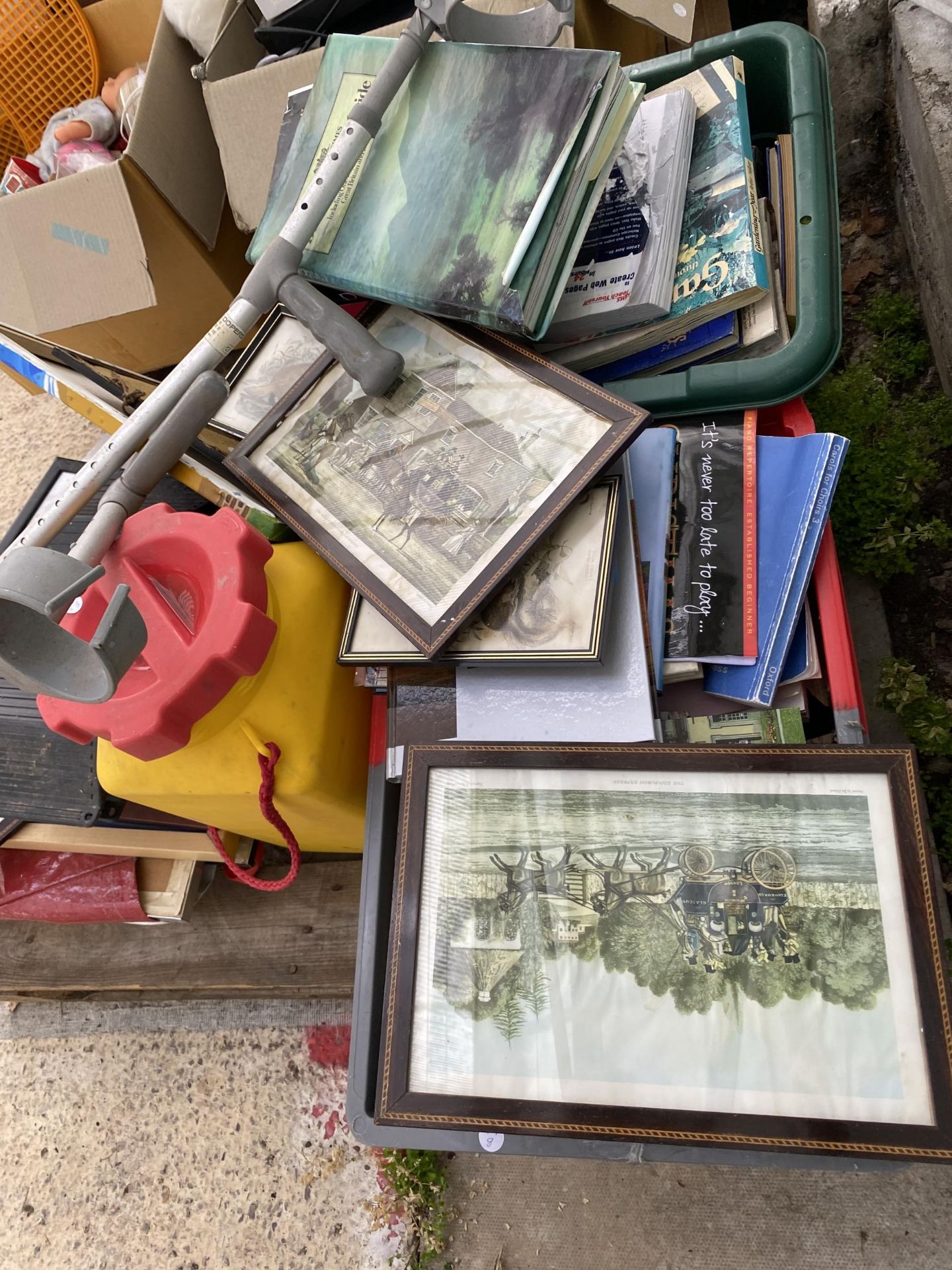 AN ASSORTMENT OF HOUSEHOLD CLEARANCE ITEMS TO INCLUDE BOOKS AND PRINTS ETC - Image 2 of 2