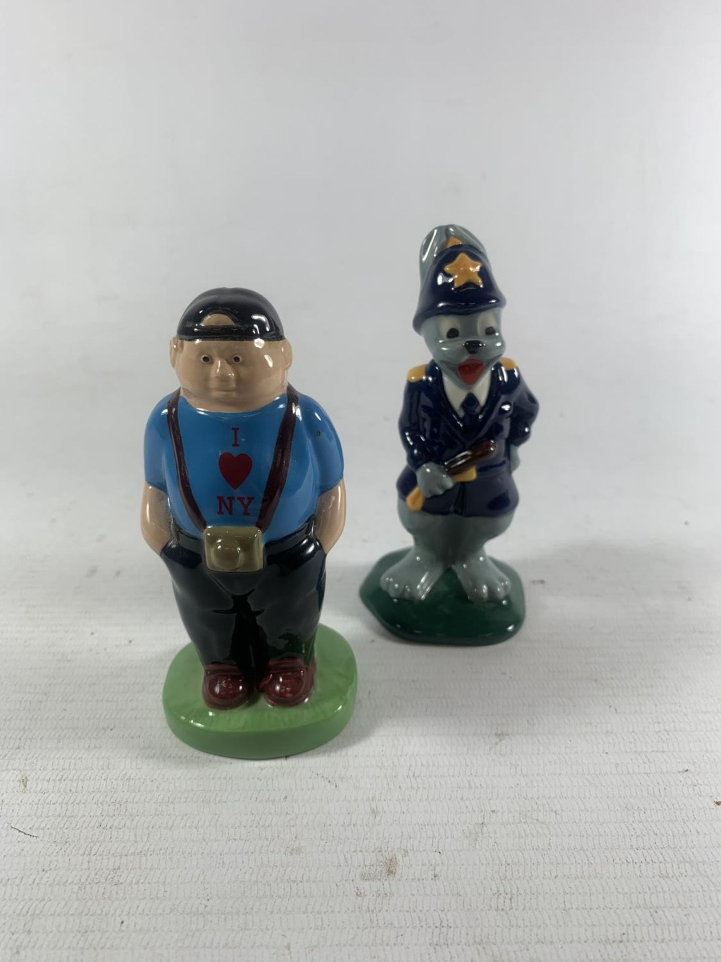 TWO WADE FIGURES TO INCLUDE 1998 BUFFALO FAIR SPECIAL AND ARTHUR HARE