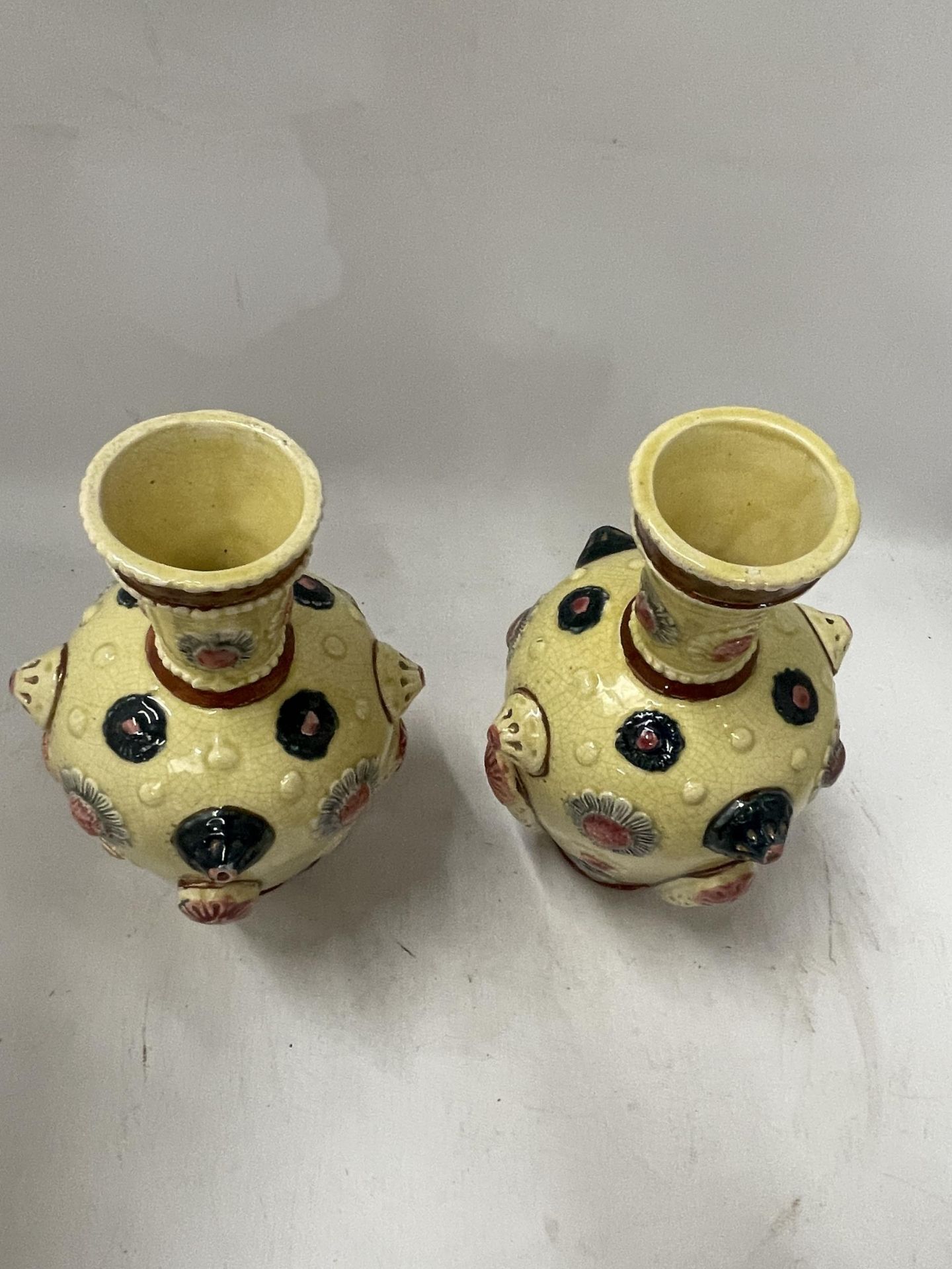 A PAIR OF CONTINENTAL PORCELAIN VASES IN THE ZSOLNAY PECS STYLE, UNMARKED - Image 3 of 4