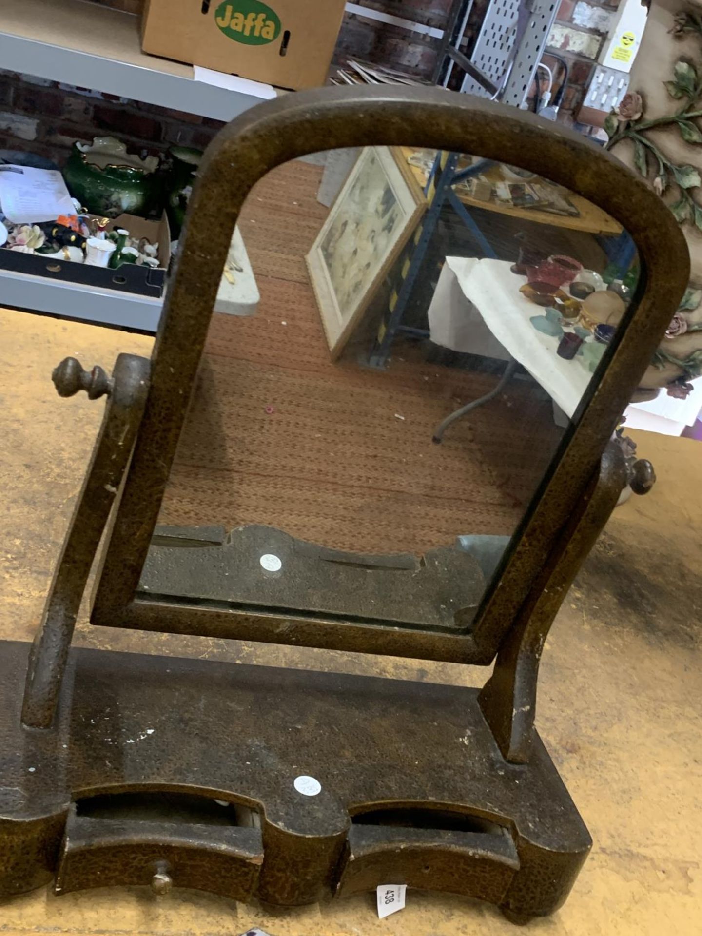 A DRESSING TABLE MAHOGANY SWING MIRROR WITH DRAWERS TO THE BASE - Bild 3 aus 3