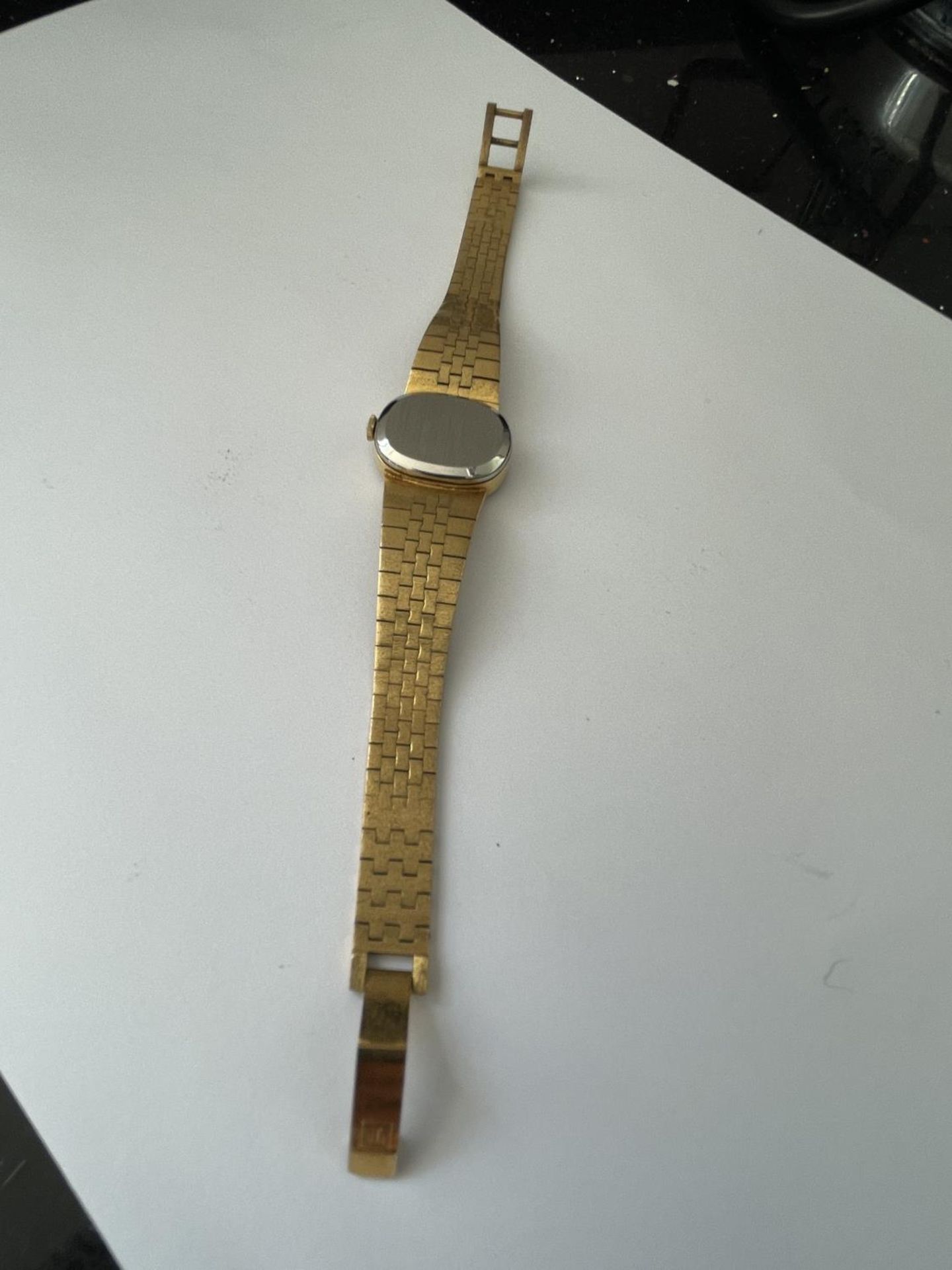 A TISSOT WRISTWATCH WITH YELLOW METAL STRAP SEEN WORKING BUT NO WARRANTY - Image 3 of 3