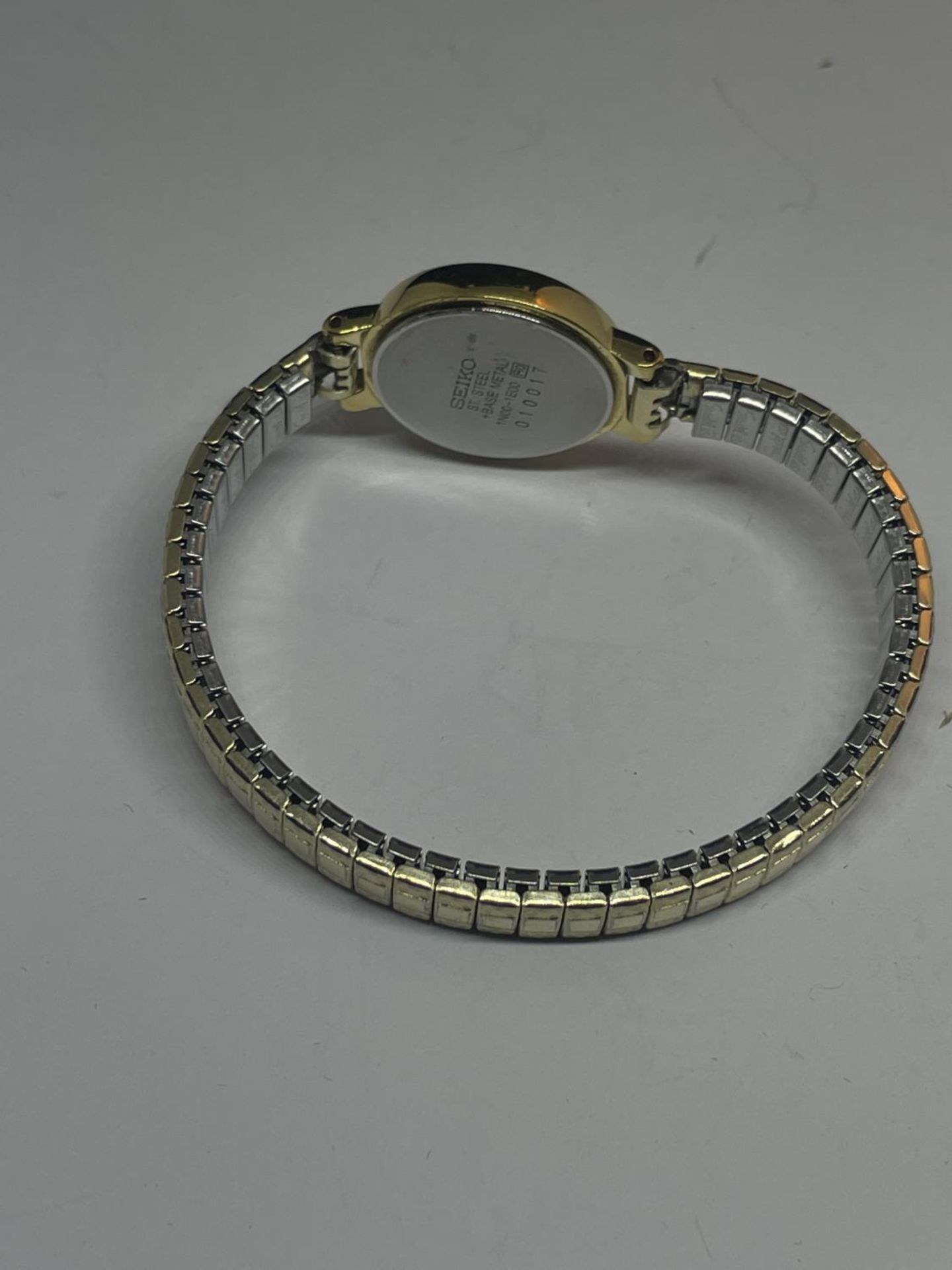 A LADIES SEIKO WRIST WATCH SEEN WORKING BUT NO WARRANTY - Image 3 of 4