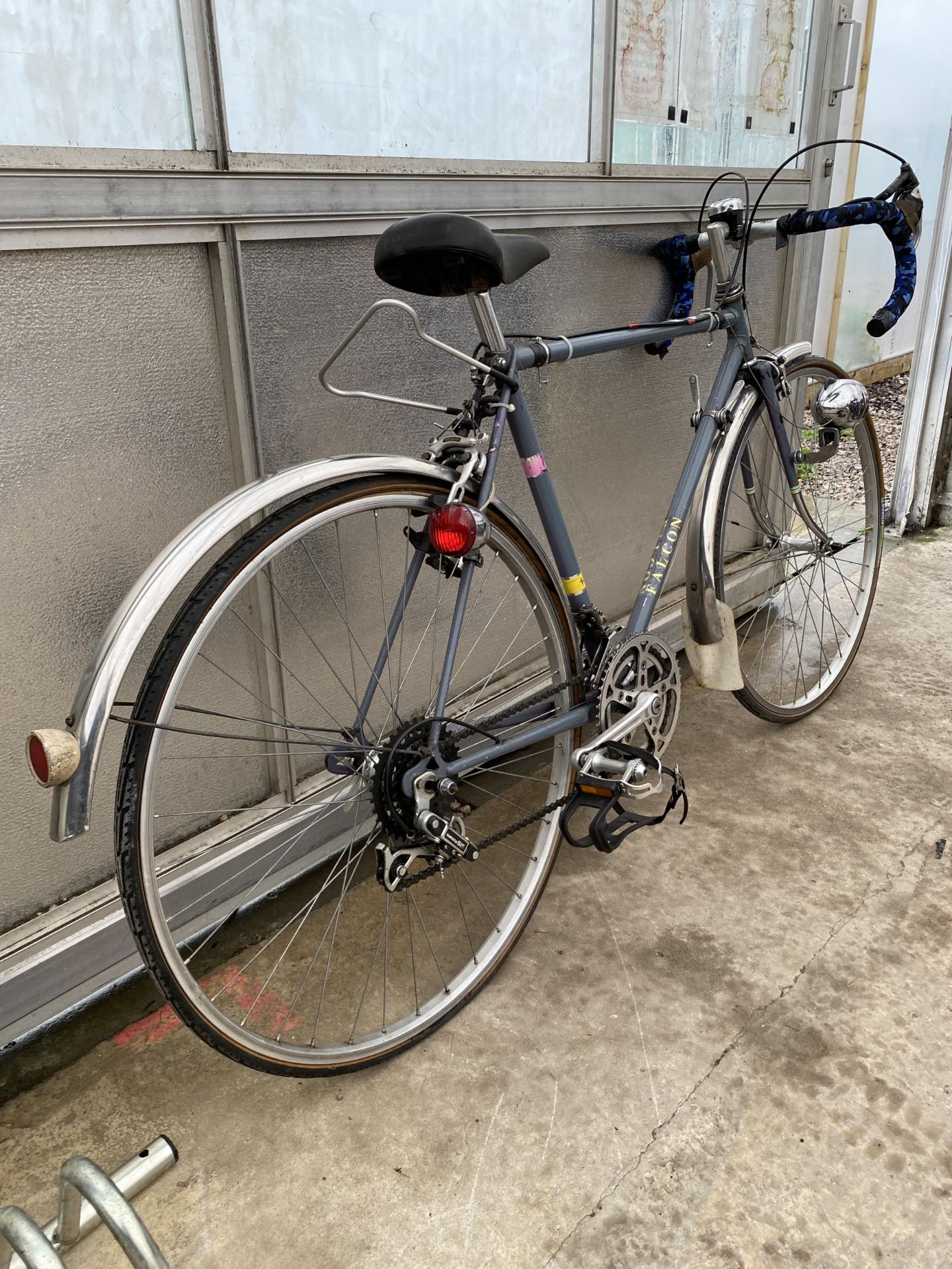 A FALCON GENTS BIKE WITH 8 SPEED SHIMANO GEAR SYSTEM - Image 2 of 4