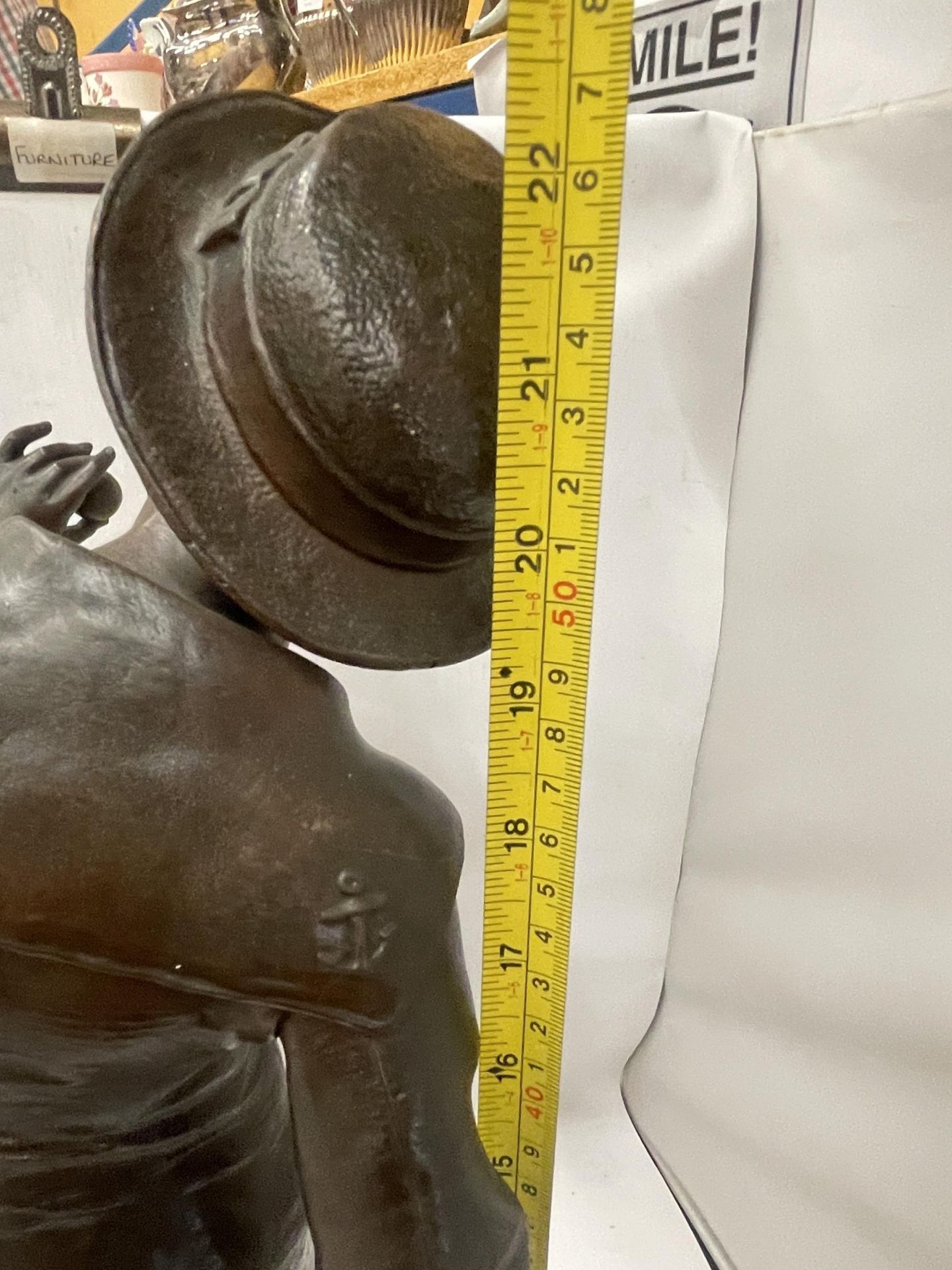 A LARGE SPELTER BOY FIGURE WITH PLAQUE TITLED 'PAN!' , HEIGHT 56CM - Bild 4 aus 5