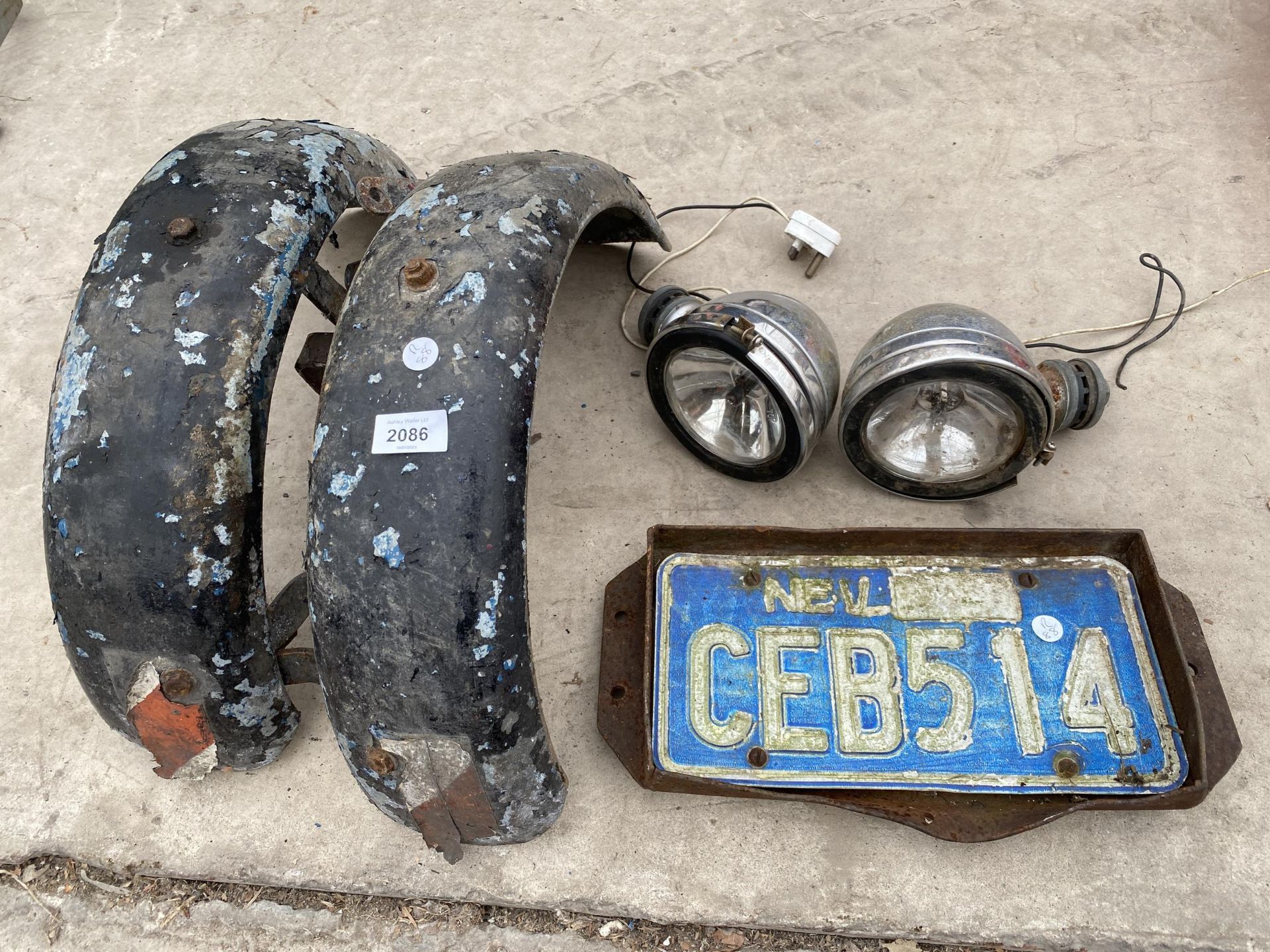 A COLLECTION OF VINTAGE MOTORCYCLE SPARES TO INCLUDE LIGHTS, MUDGUARDS, ETC