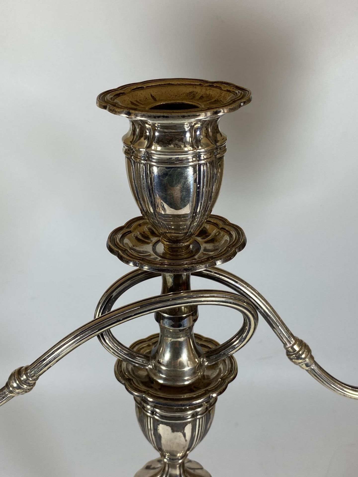 A LARGE GEORGE V SOLID SILVER THREE BRANCH CANDLEABRA, HALLMARKS FOR BIRMINGHAM, 1926, MAKER - Image 2 of 11