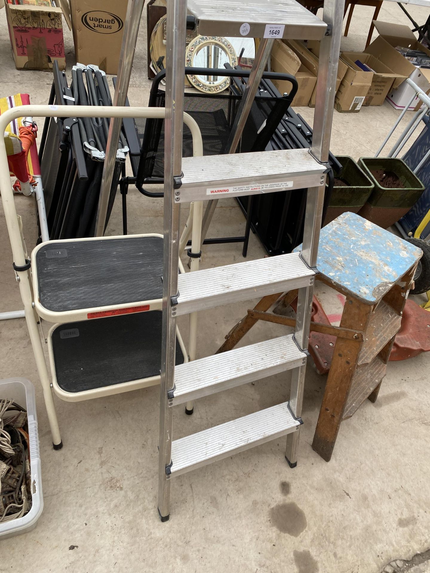 A FOUR RUNG ALUMINIUM STEP LADDER, A TWO RUNG TAURUS STEP AND A VINTAGE WOODEN TWO RUNG KITCHEN STEP - Image 2 of 4