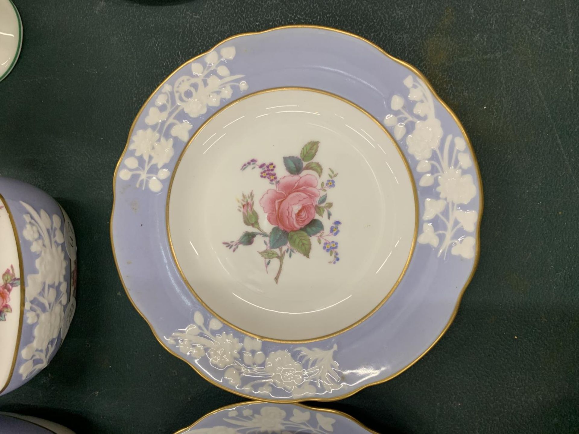 A COPELAND SPODE ,MARITIME ROSE' TEASET TO INCLUDE A CAKE PLATE, SUGAR BOWL, CREAM JUG, CUPS, - Image 3 of 7