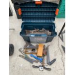 A PLASTIC TOOL BOX WITH AN ASSORTMENT OF HAND TOOLS TO INCLUDE LATHE CHISELS, WOOD PLANE AND BRACE