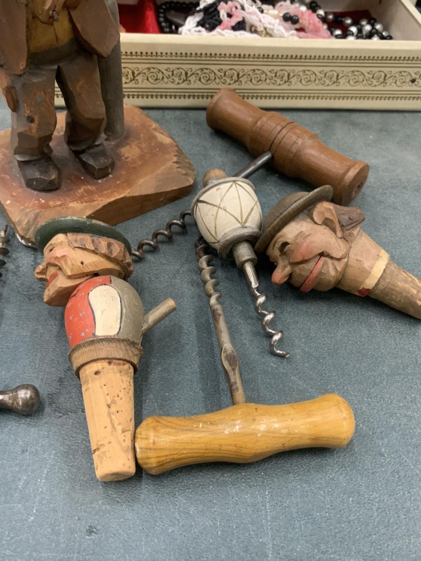 A COLLECTION OF VINTAGE BOTTLE OPENERS AND POURERS, SOME WITH HEADS - Image 3 of 3