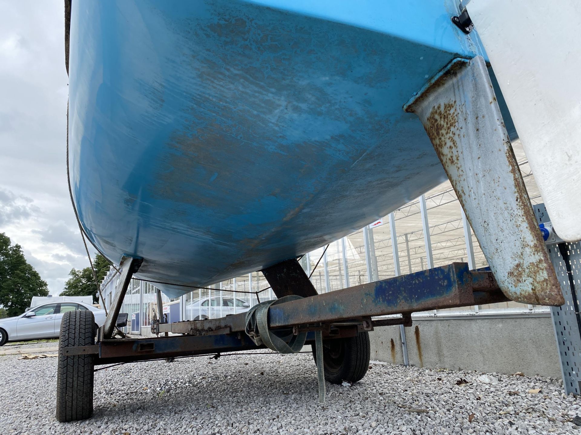 A FOXCUB 18 TWIN KEEL SAILBOAT WITH LAUNCHING TRAILER (NOT ROAD WORTHY) DRY STORED FOR THE LAST 8 - Image 7 of 13