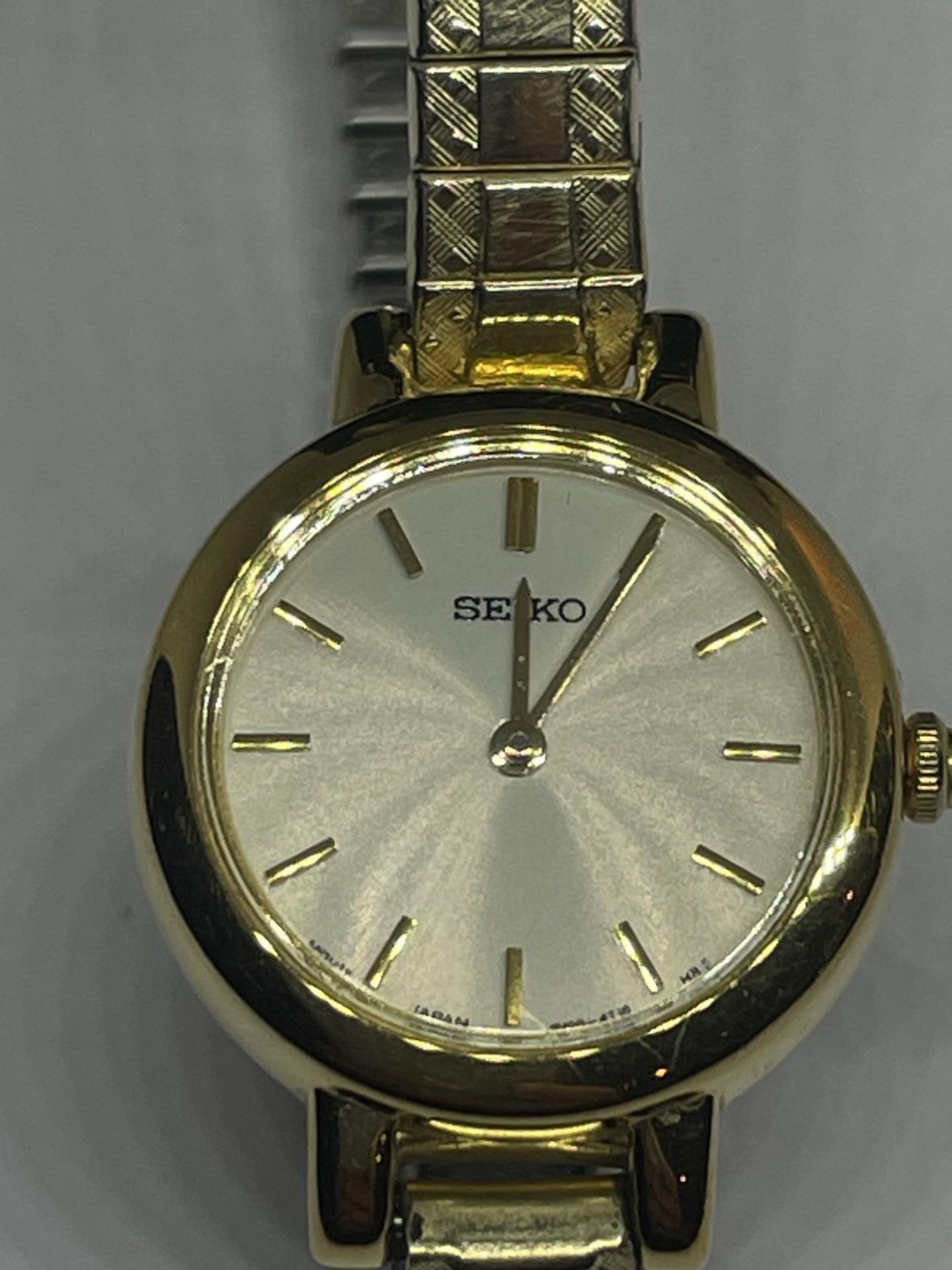 A LADIES SEIKO WRIST WATCH SEEN WORKING BUT NO WARRANTY - Image 2 of 4