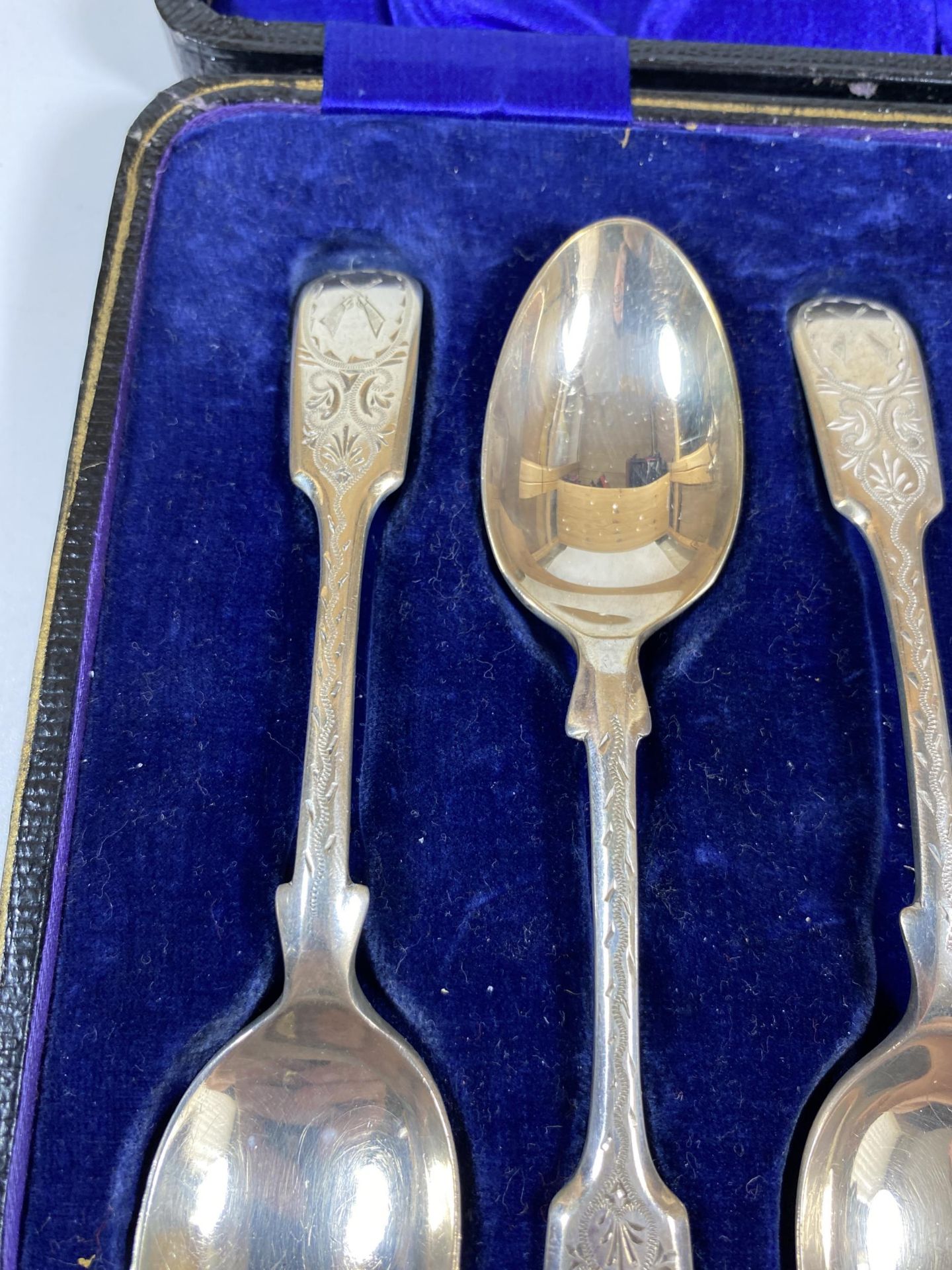 A CASED SET OF SIX GEORGE V SILVER TEASPOONS, HALLMARKS FOR SHEFFIELD, 1923, MAKERS VINERS LTD, - Image 3 of 6