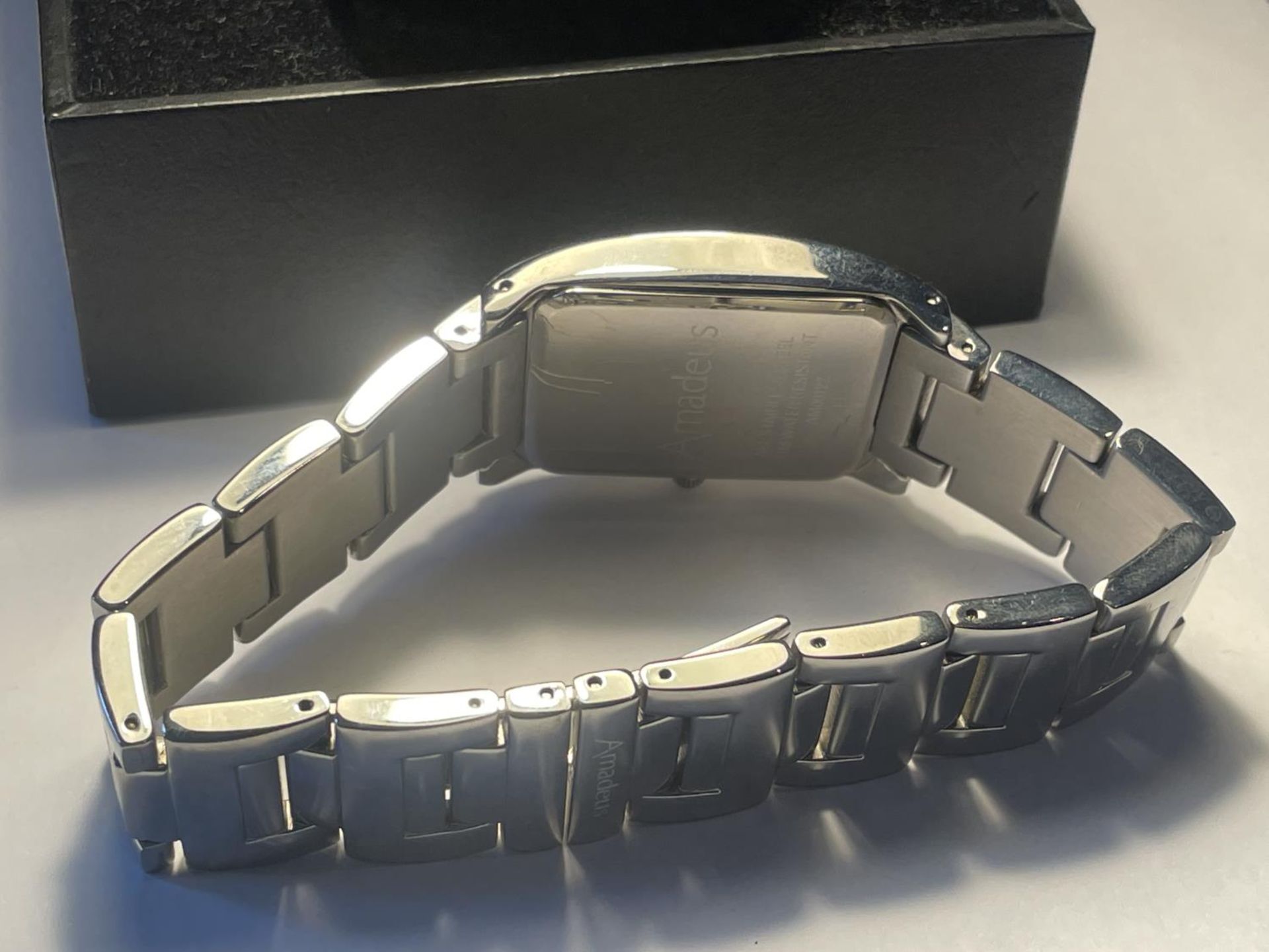 AN AMADEUS WRSIT WATCH IN A PRESENTATION BOX SEEN WORKING BUT NO WARRANTY - Bild 3 aus 3