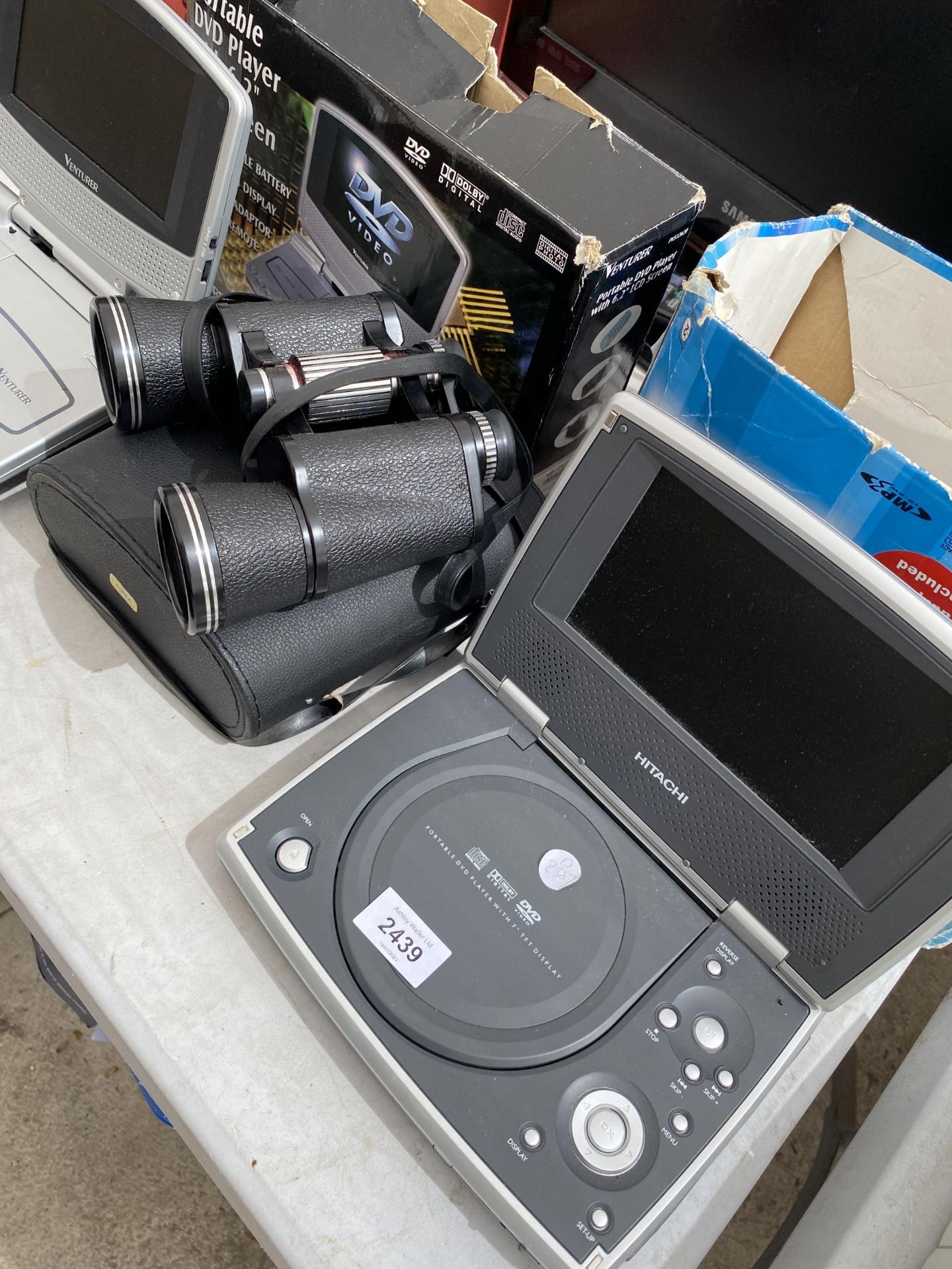 AN ASSORTMENT OF ITEMS TO INCLUDE PORTABLE DVD PLAYERS AND A PAIR OF BINOCULARS - Image 2 of 3
