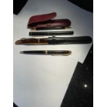 FOUR VARIOUS PENS TO INCLUDE A CASED WATERMAN FOUNTAIN PEN WITH 18 CARAT GOLD NIB, A PARKER BIRO,