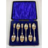 A CASED SET OF SIX GEORGE V SILVER TEASPOONS, HALLMARKS FOR SHEFFIELD, 1923, MAKERS VINERS LTD,