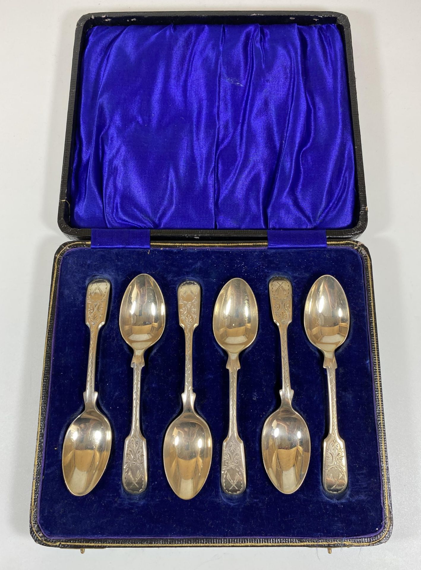 A CASED SET OF SIX GEORGE V SILVER TEASPOONS, HALLMARKS FOR SHEFFIELD, 1923, MAKERS VINERS LTD,